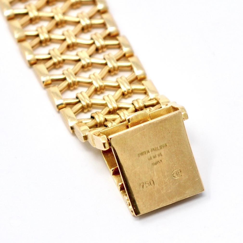Patek Philippe, A Very Rare Calatrava 18K Yellow Gold Bracelet Watch, Ref 3821/1 For Sale 5