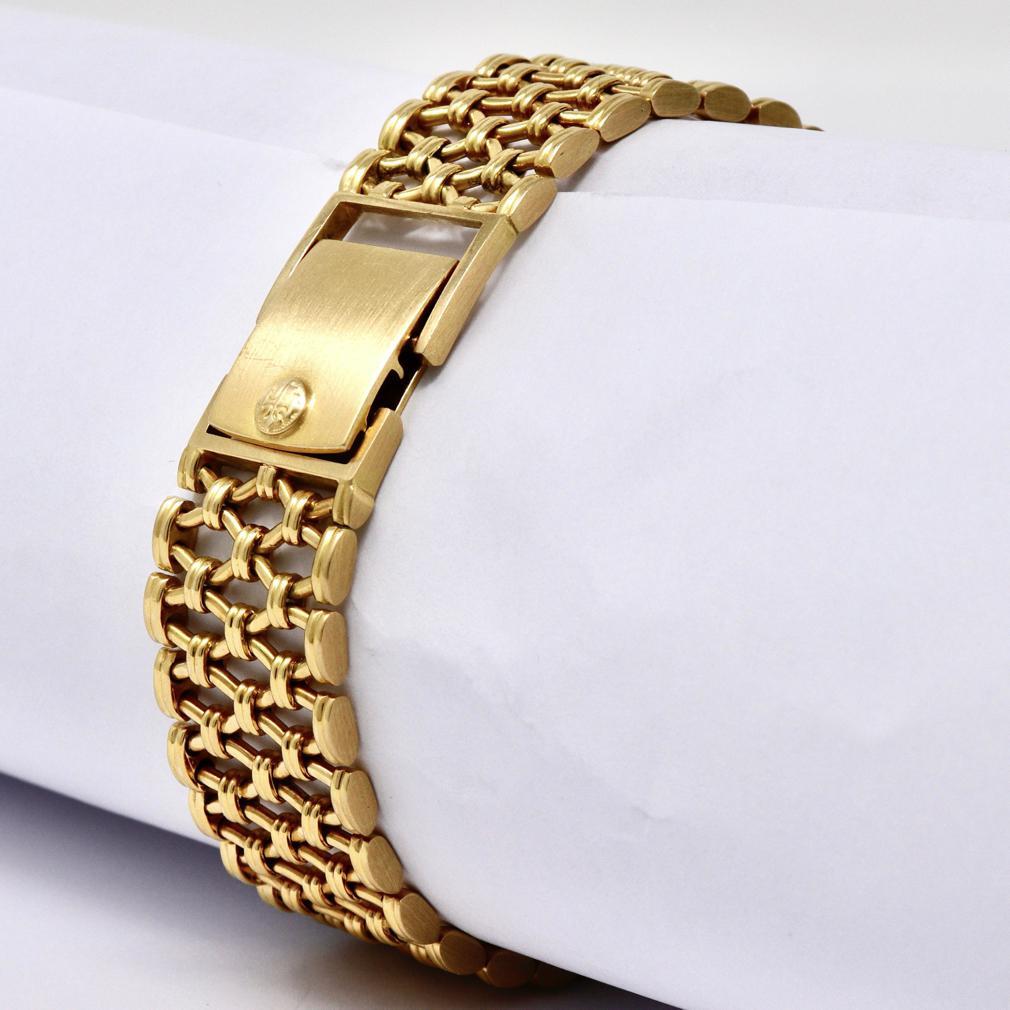 Patek Philippe, très rare montre-bracelet Calatrava en or jaune 18 carats, réf. 3821/1 en vente 4