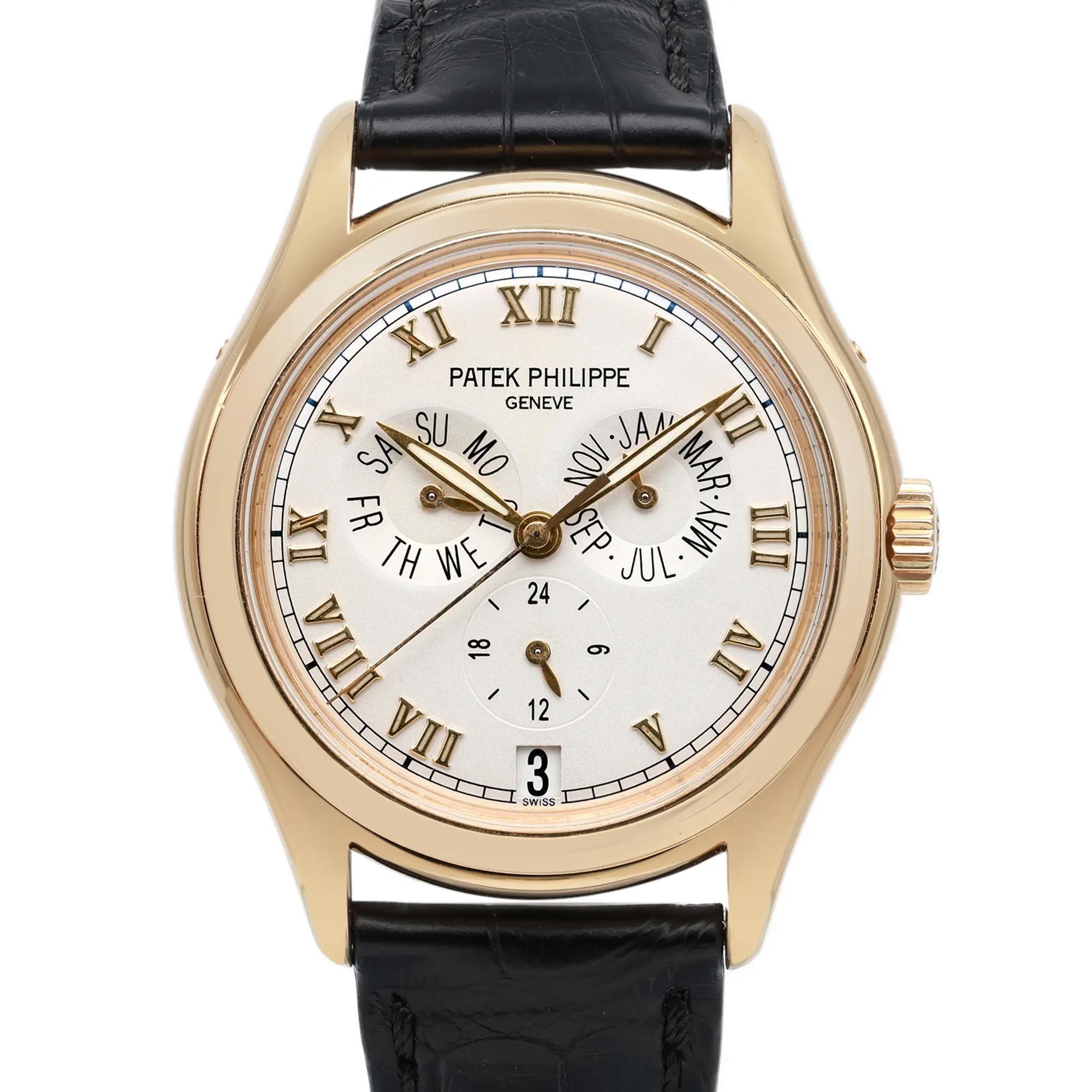 D'occasion. Bon état. La montre est entièrement révisée et testée pour l'étanchéité, l'étalonnage du mouvement et la précision de l'heure. Pas de boîte et papiers d'origine, Livré avec une boîte Chronostore et une garantie vendeur de 2