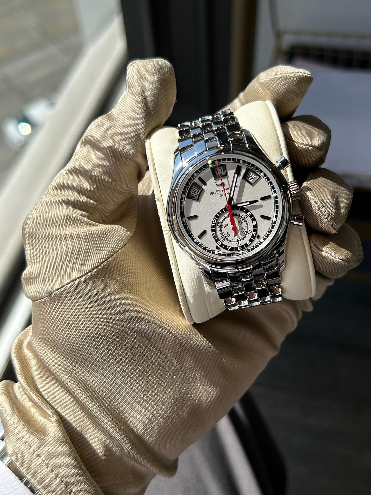 Patek Philippe Jahreskalender-Chronograph 5960/14-001 Mintfarbener Mintzustand Datum:2015 im Zustand „Hervorragend“ im Angebot in Beverly Hills, CA