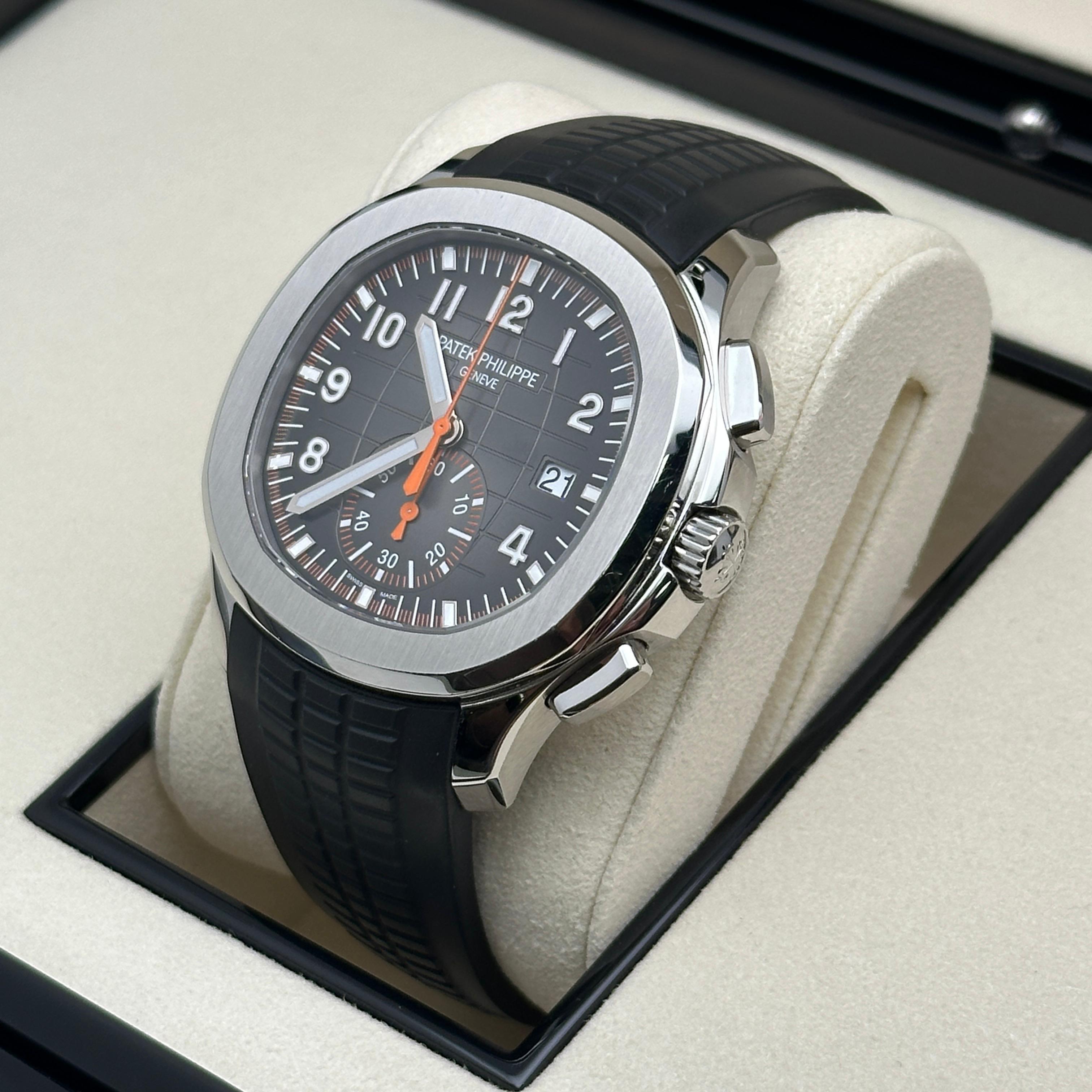 Men's Patek Philippe Aquanaut 42mm Steel Black Dial Automatic Watch 5968A-001 For Sale