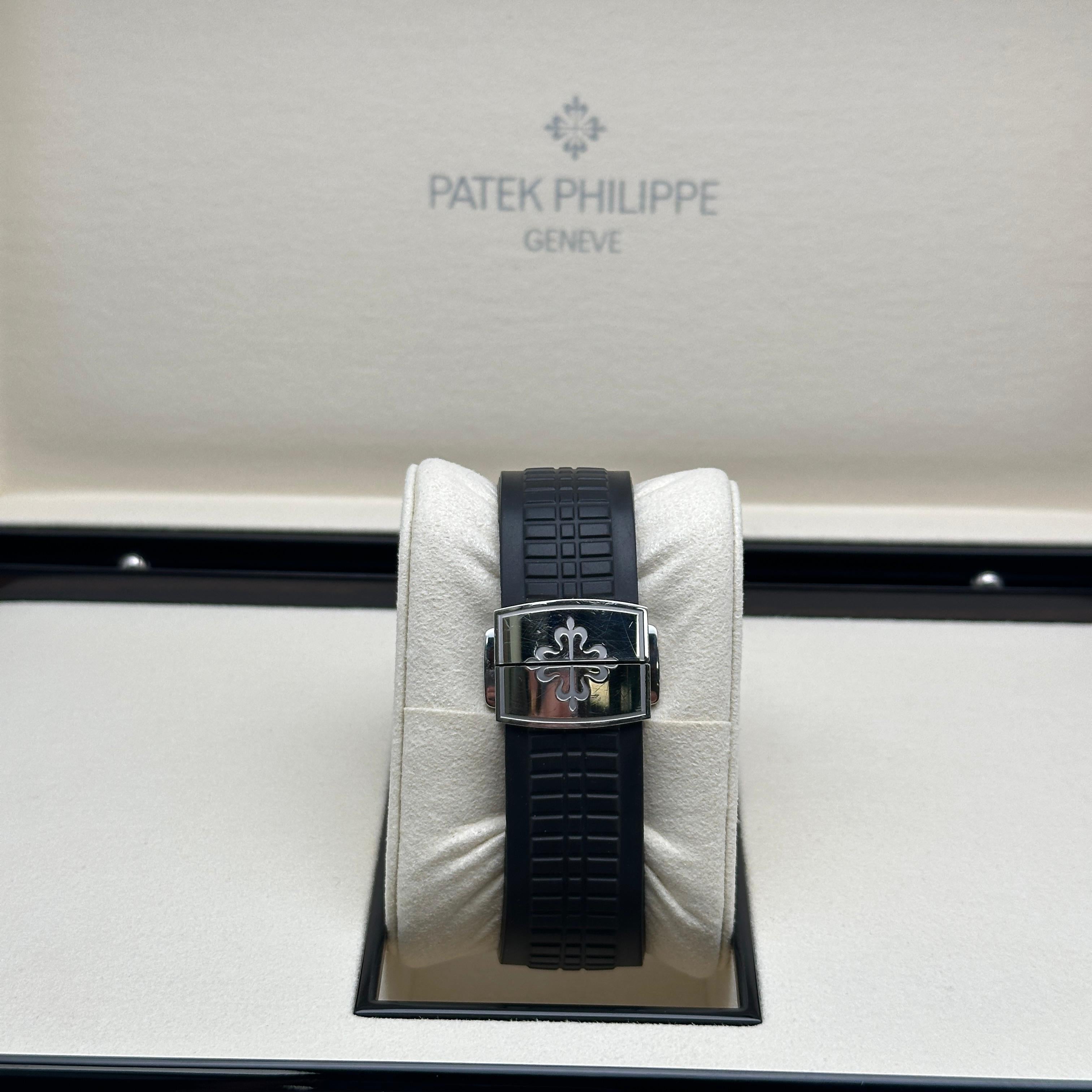 Patek Philippe Aquanaut 42mm Steel Black Dial Automatic Watch 5968A-001 For Sale 3