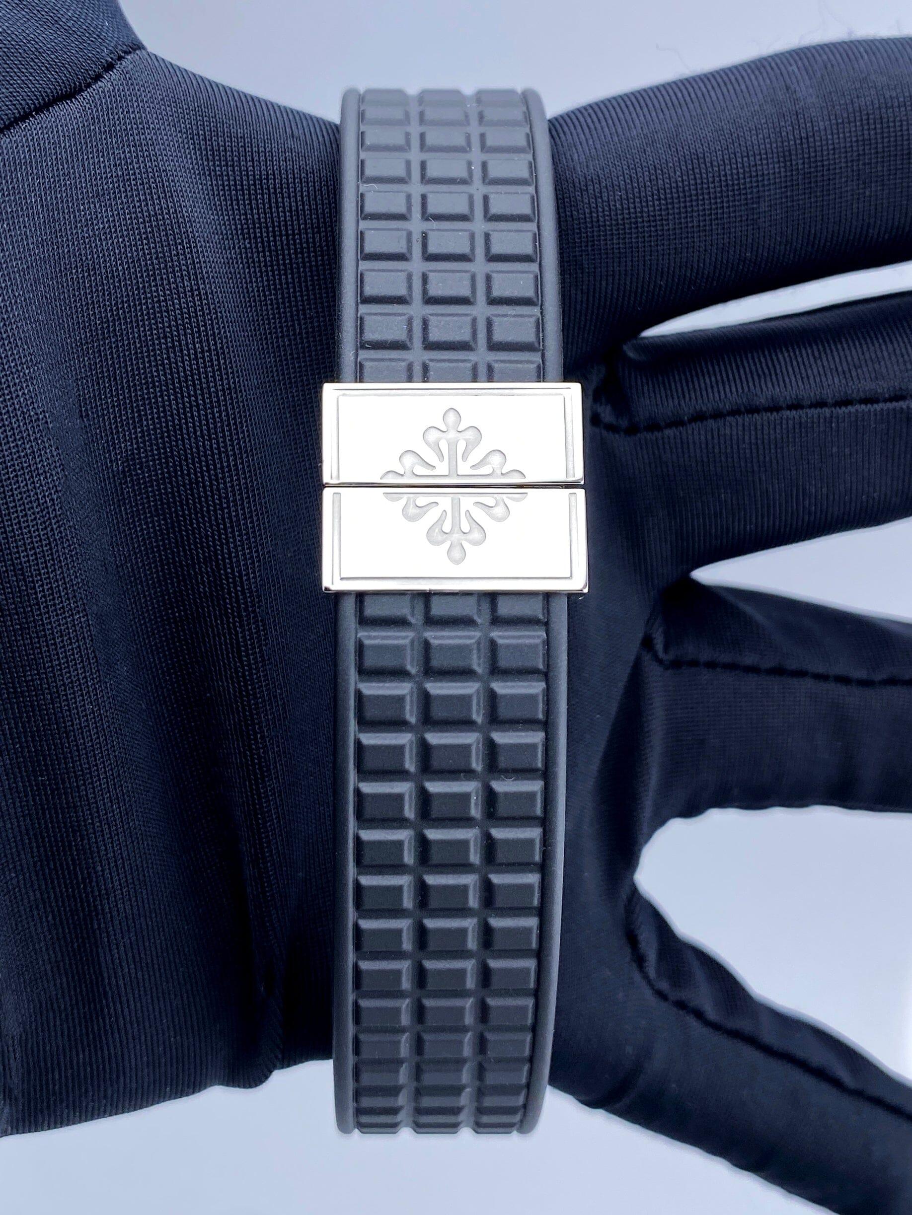 Patek Philippe Aquanaut 5065A Quadrante Nero Orologio da Uomo Scatola Documenti Archivi in vendita 4