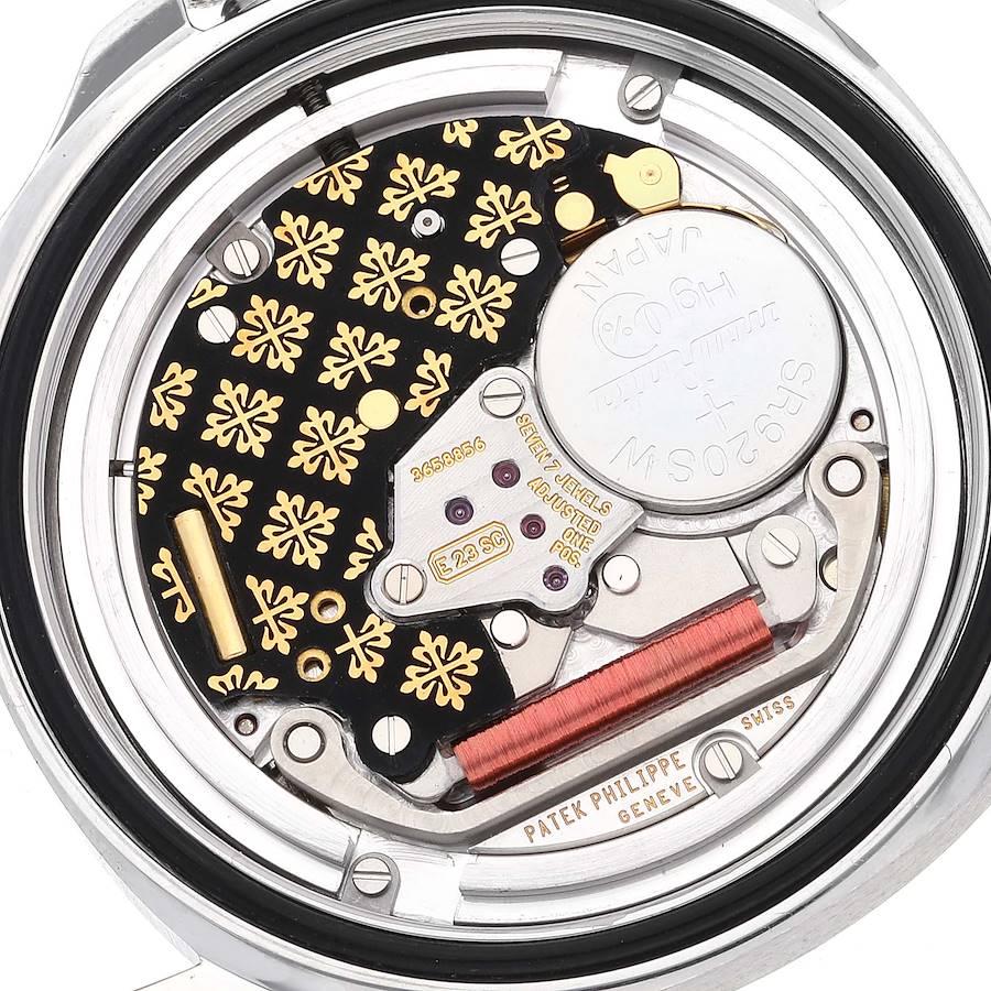 Patek Philippe Aquanaut Stahl-Damenuhr mit schwarzem Zifferblatt und Diamant 5067 im Angebot 3