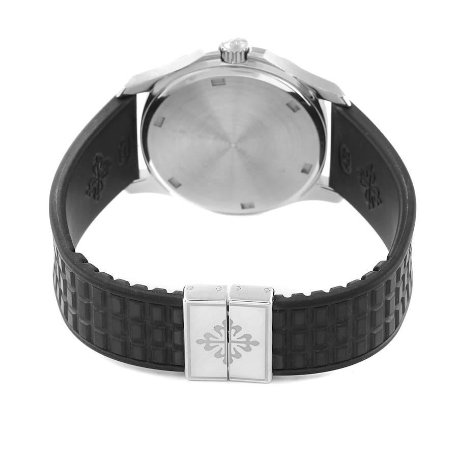 Patek Philippe Aquanaut Stahl-Damenuhr mit schwarzem Zifferblatt und Diamant 5067 im Angebot 5
