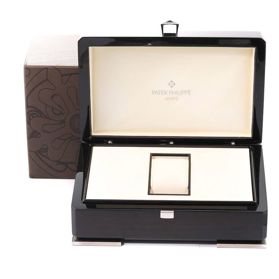 Patek Philippe Aquanaut Stahl-Damenuhr mit schwarzem Zifferblatt und Diamant 5067 im Angebot 6