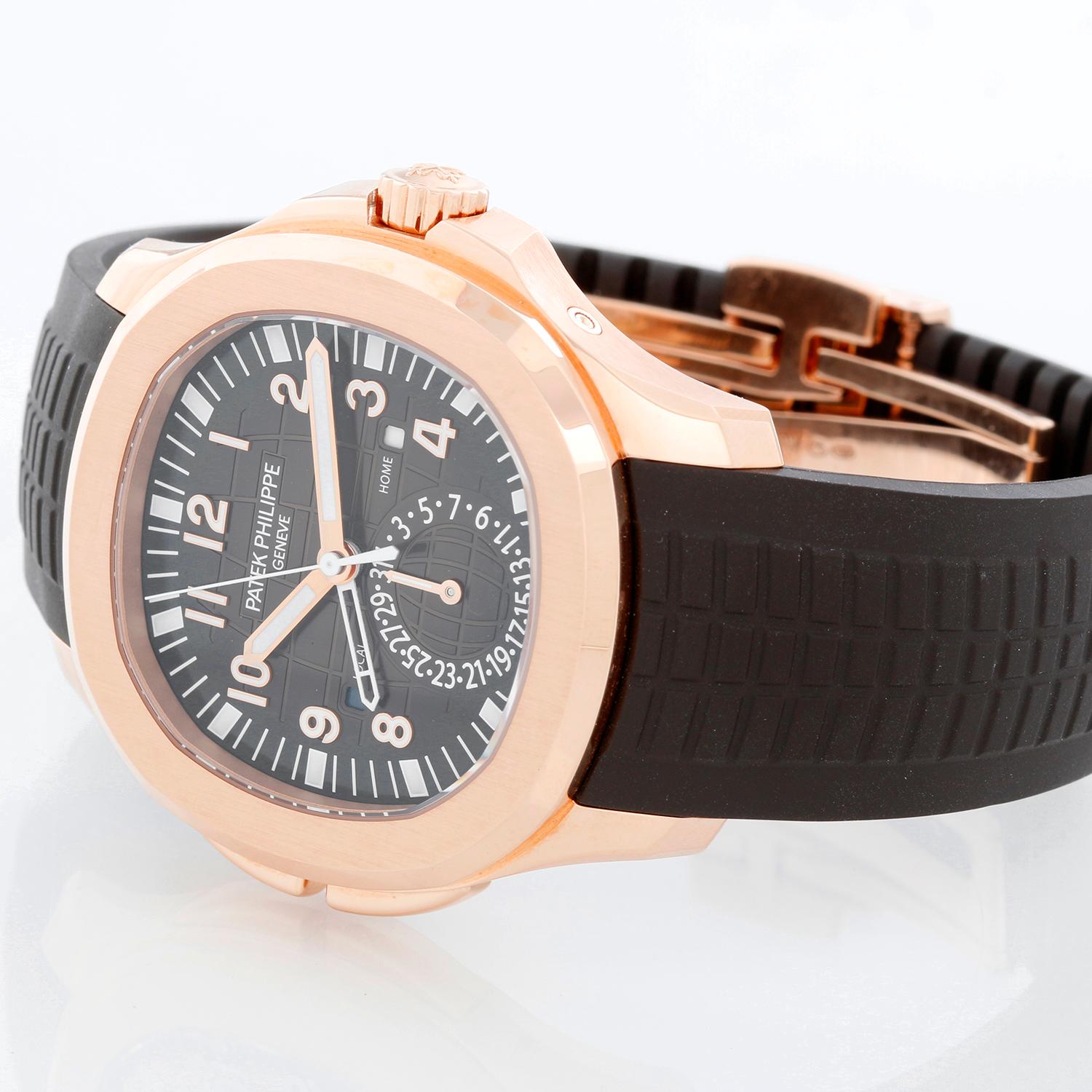 Patek Philippe Aquanaut Travel Time 18K Rose Gold Mens 5164R (5164 R ) - Self-winding / Automatic winding. 18K Rose gold with exposition back ( 40 mm ). Brown waffle dial with gold applied numerals with luminescent coating. Dark brown polymer