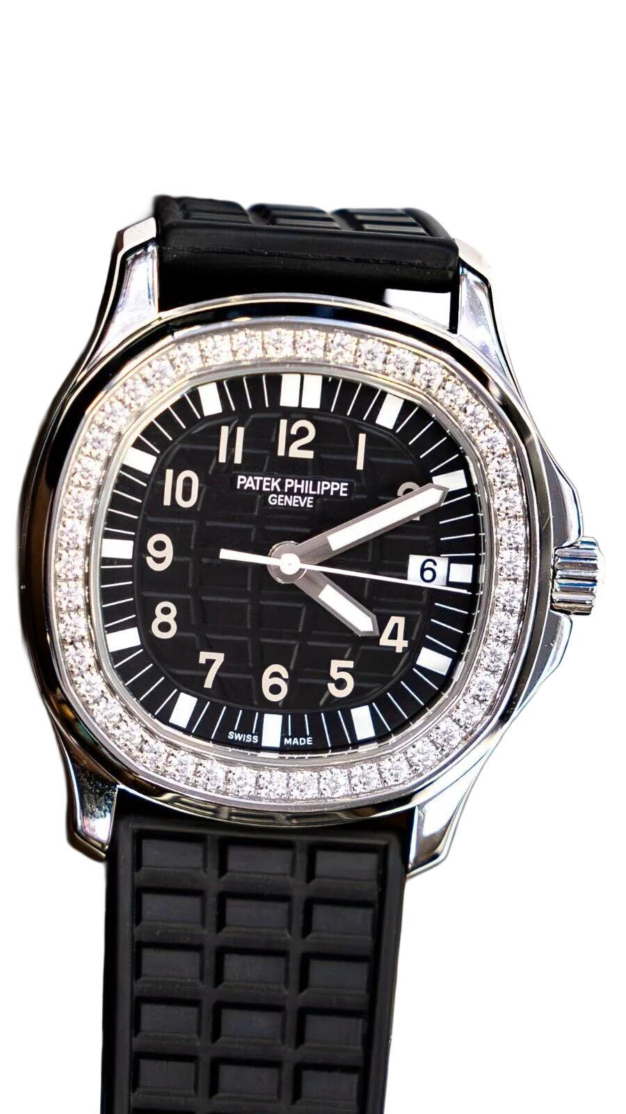 Voici la montre Patek Philippe Aquanaut pour femme, modèle 5067A-001, un garde-temps époustouflant qui allie élégance et design moderne. Cette montre luxueuse est dotée d'un élégant boîtier en acier inoxydable argenté de 36 mm, associé à un bracelet
