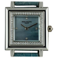 Patek Philippe - Gondolo 4866 - Montre à quartz avec cadran en nacre bleue