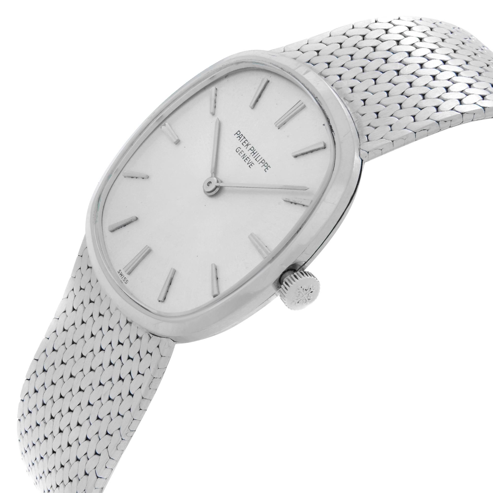 Patek Philippe Calatrava 18k Weißgold Silber Zifferblatt Herren Handgeflügelte Uhr 3544-1 im Zustand „Hervorragend“ in New York, NY