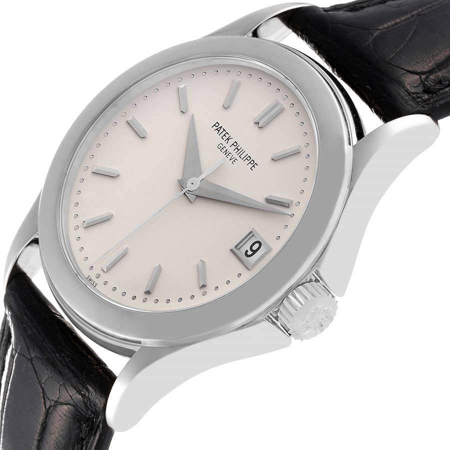 Patek Philippe Calatrava 18k Weißgold Silber Zifferblatt Herrenuhr 5107 Box Papiere im Angebot 2