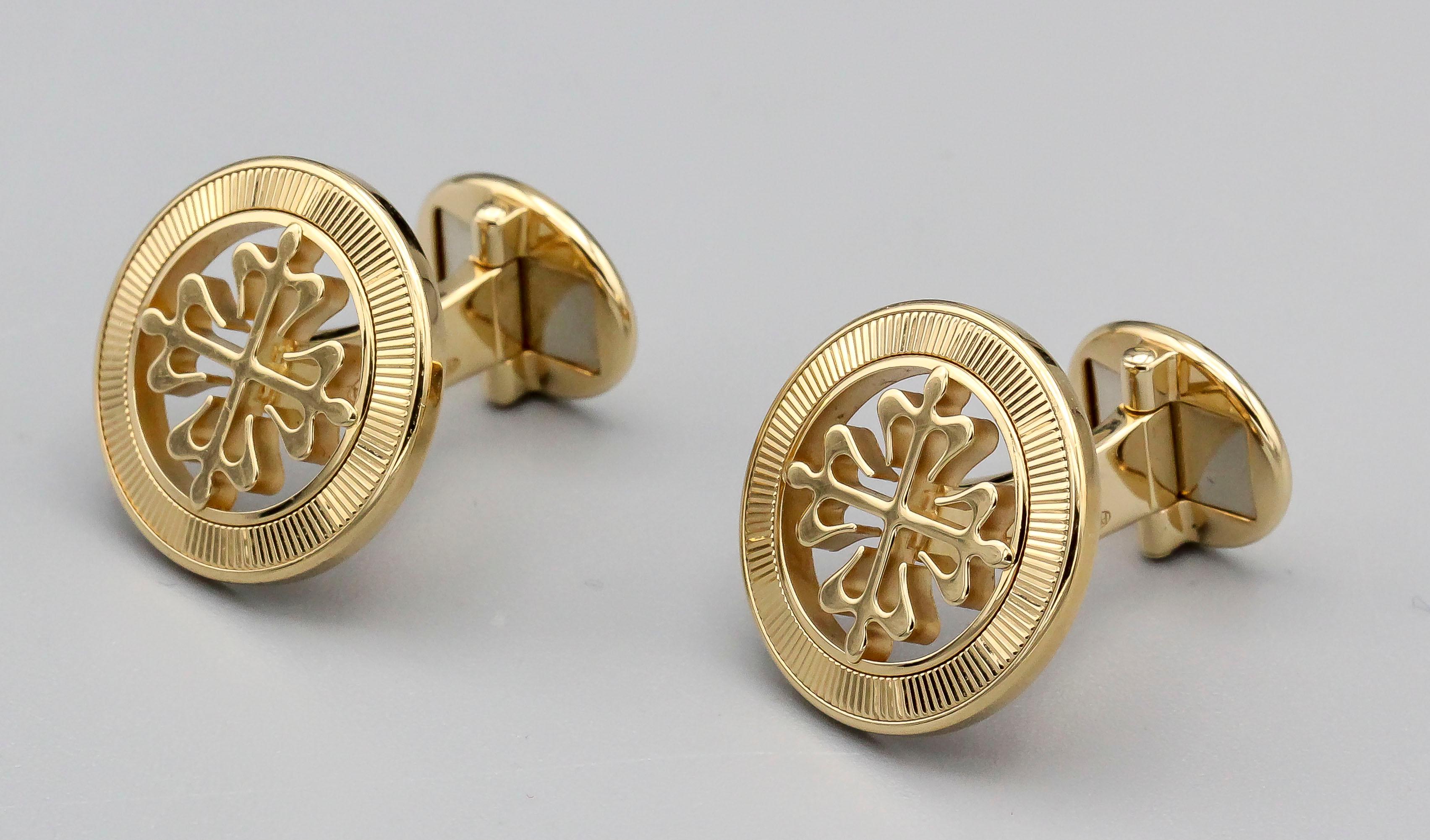 Fine pair of 18K yellow gold cross cufflinks, from the 