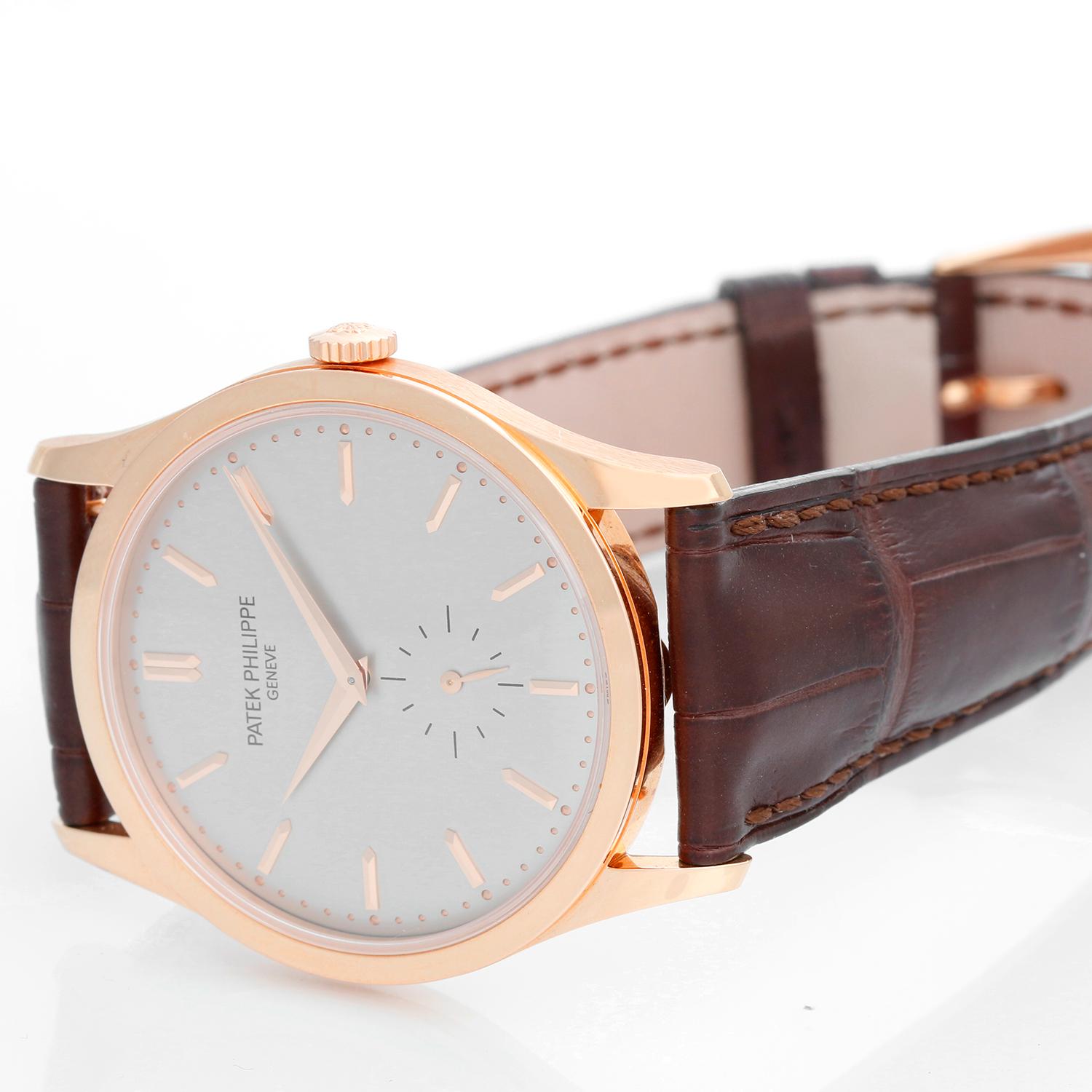 Patek Philippe Calatrava 18k Yellow Gold Men's  5196-R (or 5196R) - Manual winding. 18k rose gold case (37mm diameter). Silver dial with rose gold markers . Patek Philippe strap band and 18k rose gold buckle. Unused with box and papers.