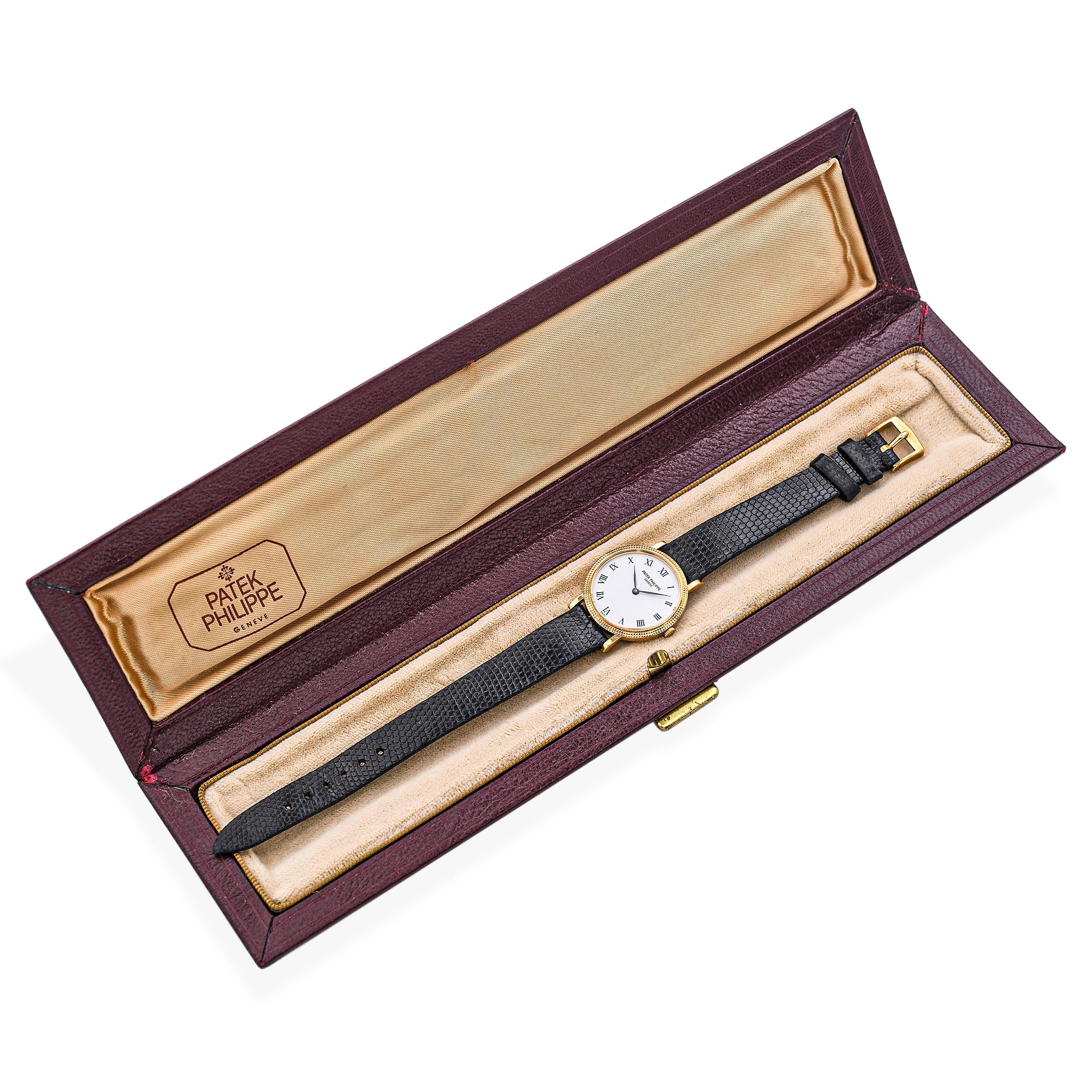 Patek Philippe Calatrava 18k Gelbgold Quarz Damenuhr Ref 4819 im Zustand „Gut“ im Angebot in New York, NY