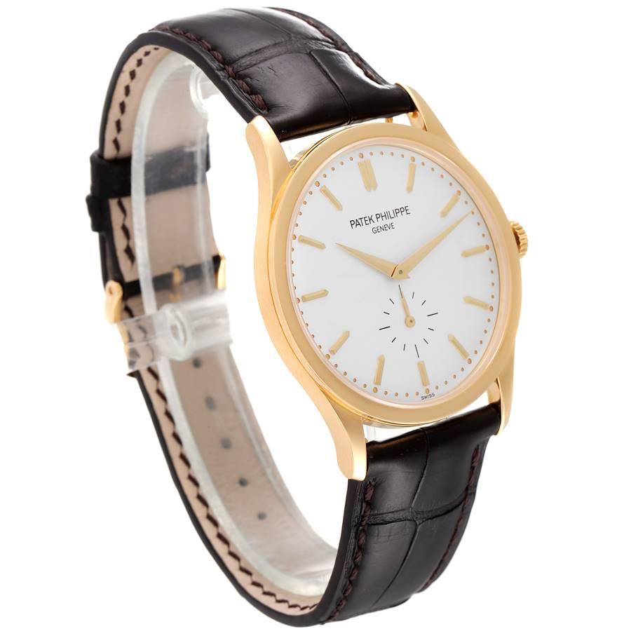 Herrenuhr mit 18 Karat Gelbgold und Silber Zifferblatt von Patek Philippe Calatrava 5196 im Zustand „Hervorragend“ im Angebot in Atlanta, GA