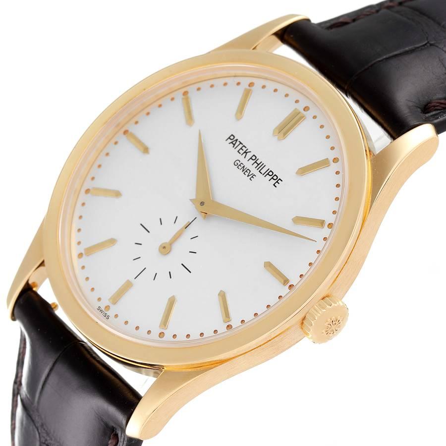Herrenuhr mit 18 Karat Gelbgold und Silber Zifferblatt von Patek Philippe Calatrava 5196 im Angebot 2