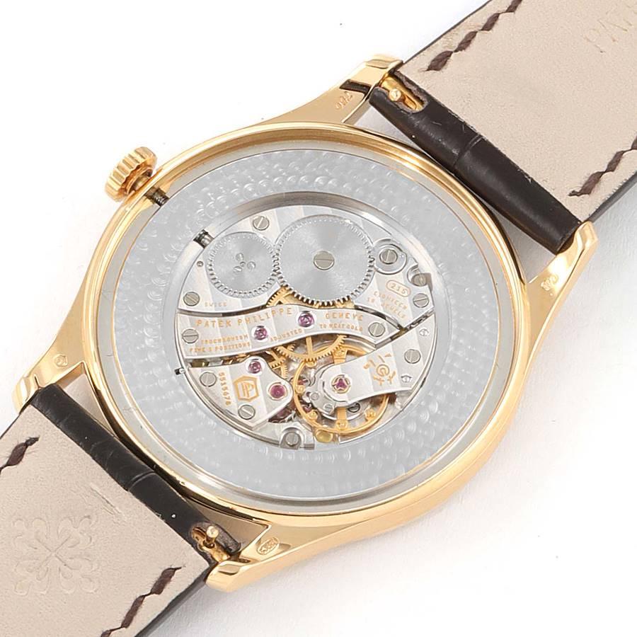 Herrenuhr mit 18 Karat Gelbgold und Silber Zifferblatt von Patek Philippe Calatrava 5196 im Angebot 4