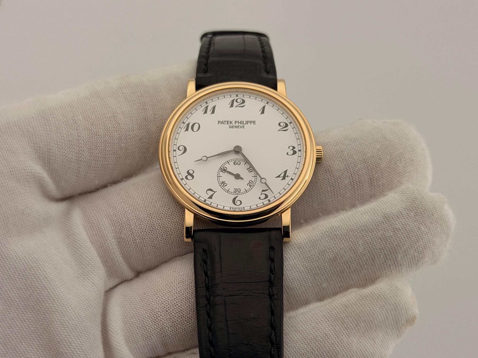 Women's or Men's Patek Philippe Calatrava 5022 33mm White Dial Manual Wind 18k Yellow Gold For Sale