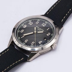 Patek Philippe Calatrava 5226G-001 Mens Watch Box Papers