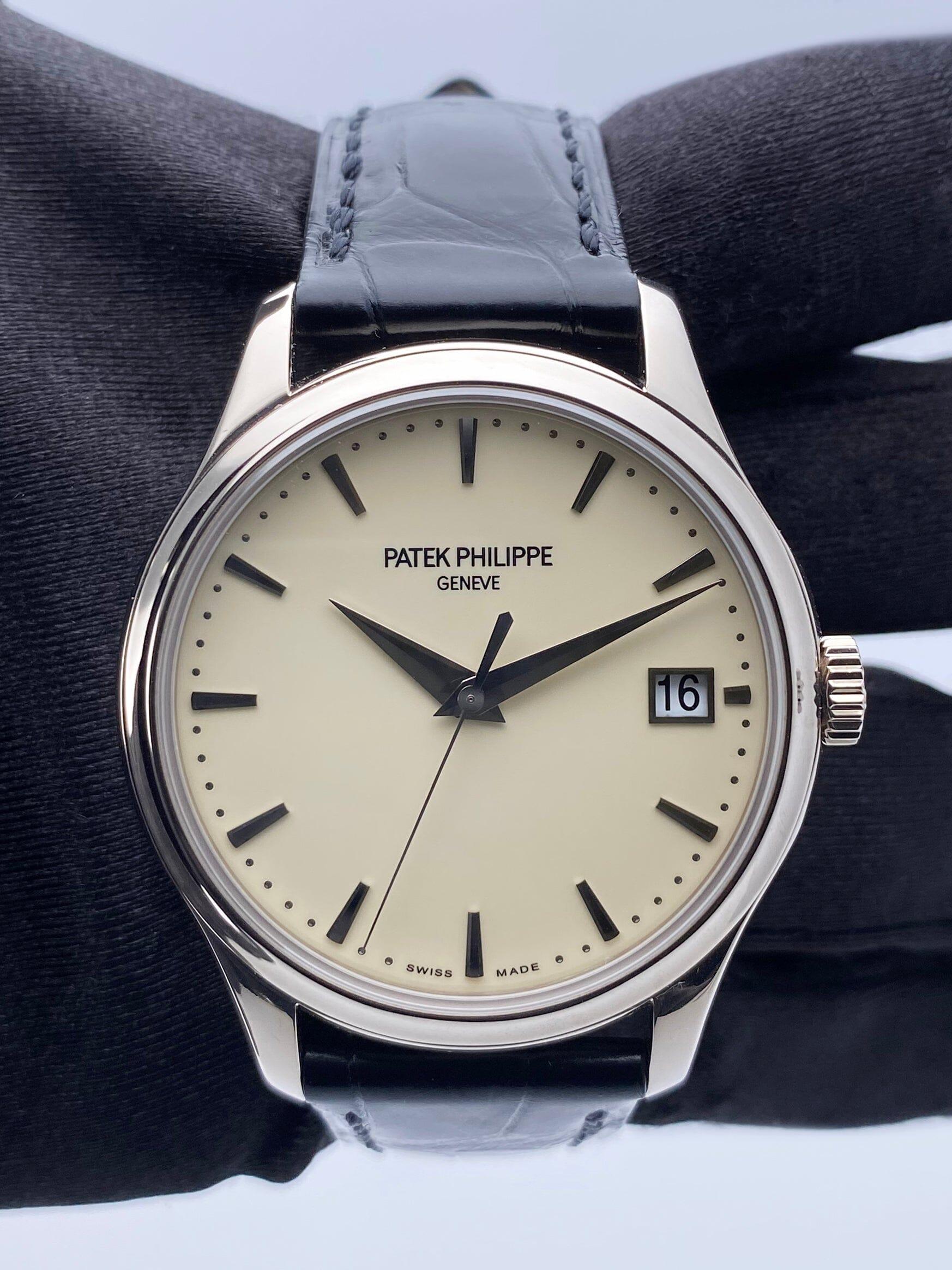 Patek Philippe Calatrava 5227G Quadrante Avorio Oro Bianco 18K Orologio Uomo Scatola Documenti In condizioni ottime in vendita a Great Neck, NY