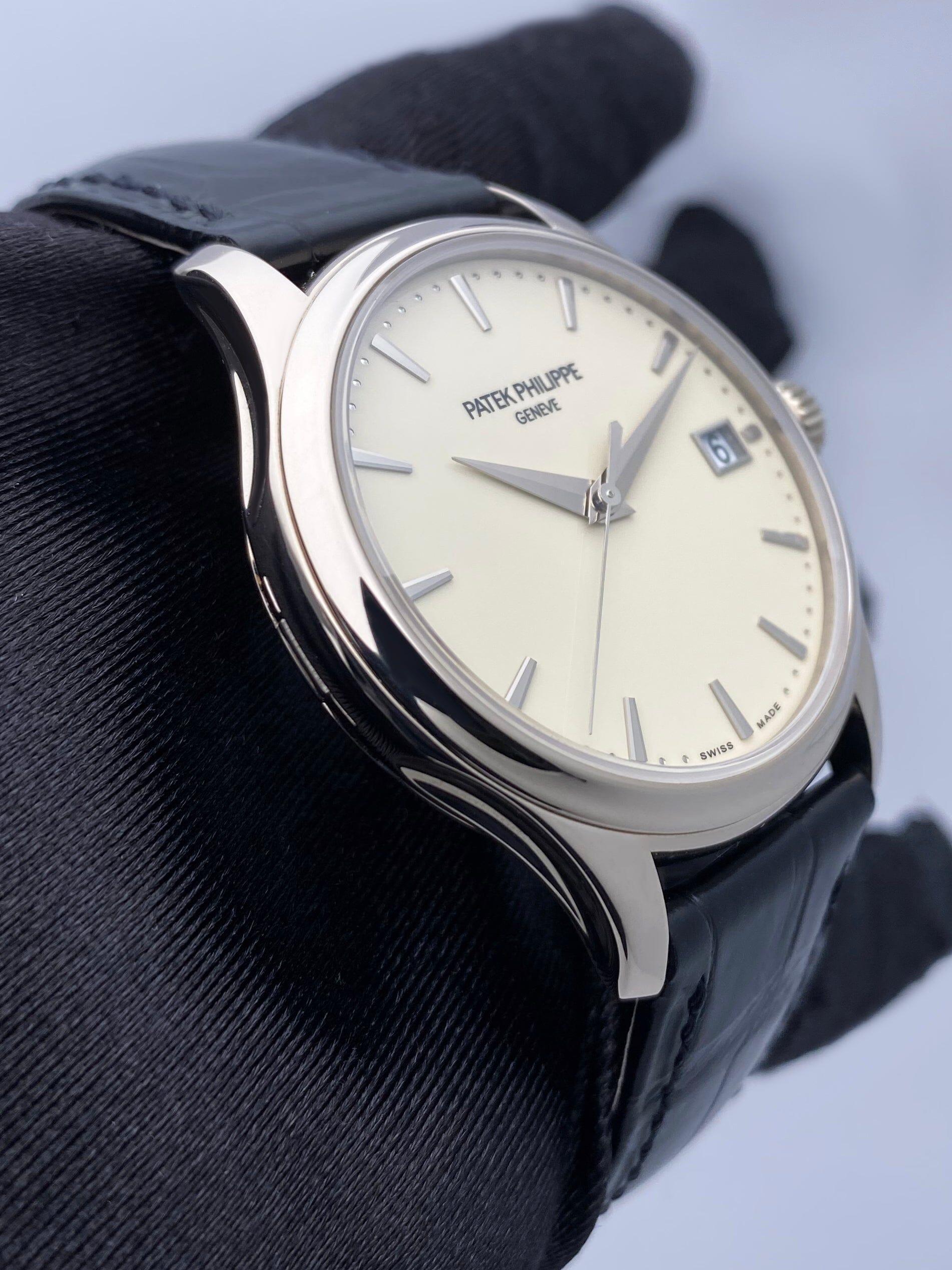 Patek Philippe Calatrava 5227G Quadrante Avorio Oro Bianco 18K Orologio Uomo Scatola Documenti in vendita 1