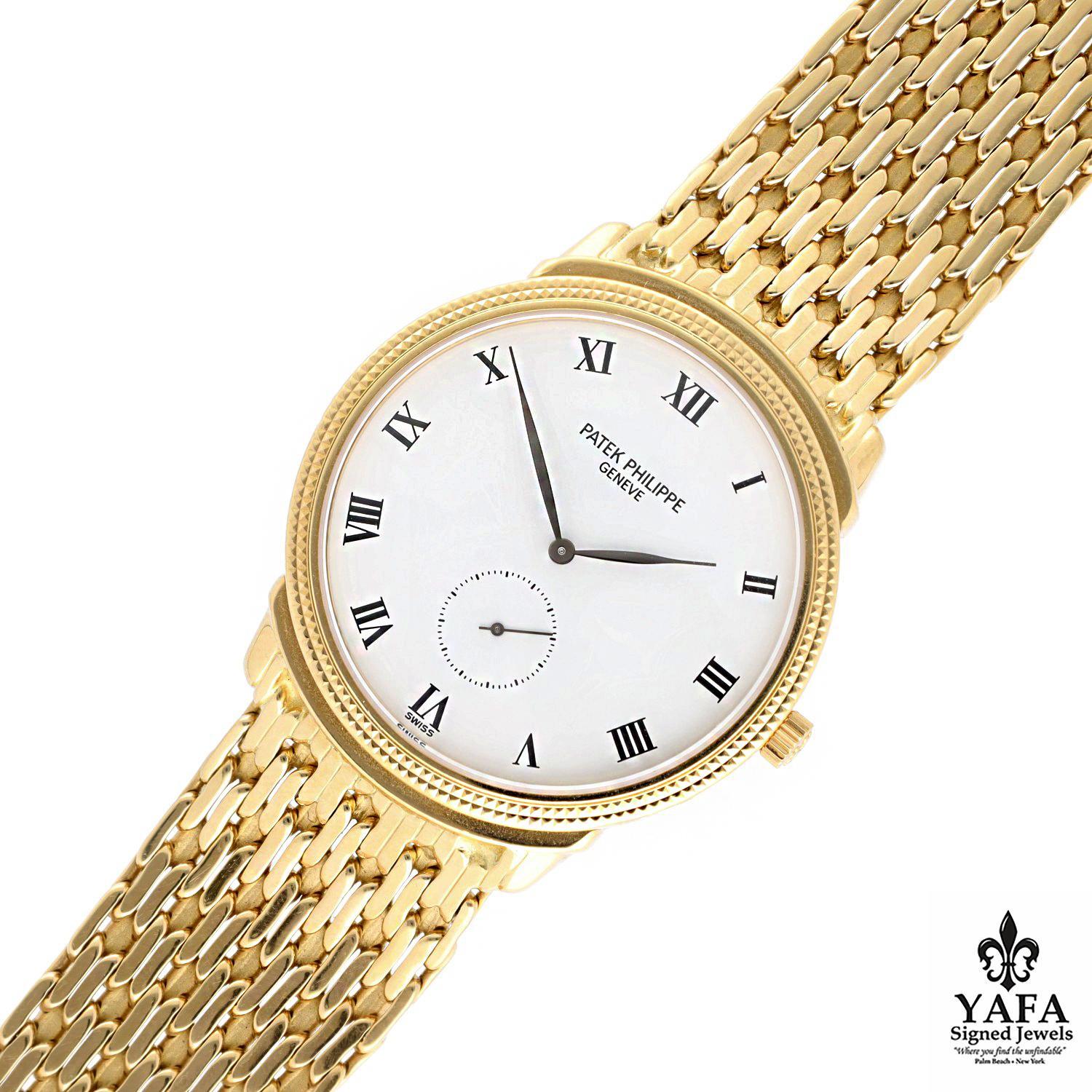 Calatrava Reference Number 3919, 18K Yellow Gold 2 Piece Case with Hobnail Bezel and 18K Chain Link Bracelet. Manual Wind Mechanical Movement,
White Enamel Dial, Black Roman Numerals and Sub Second Hand.
Case Size - 33 MM