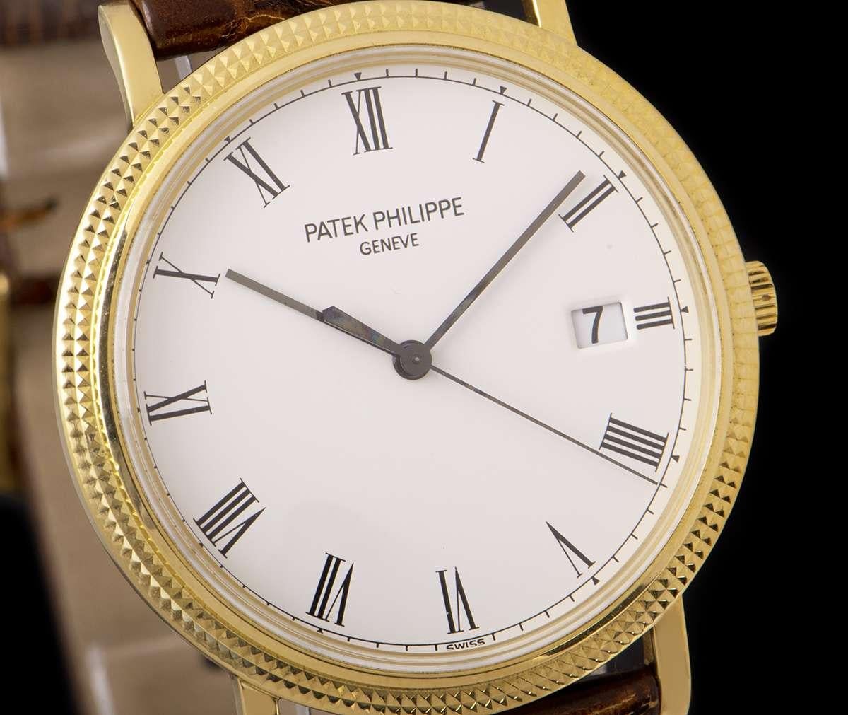 Patek Philippe Calatrava Gents 18k Yellow Gold White Porcelaine Dial 3944J-001 In Excellent Condition In London, GB