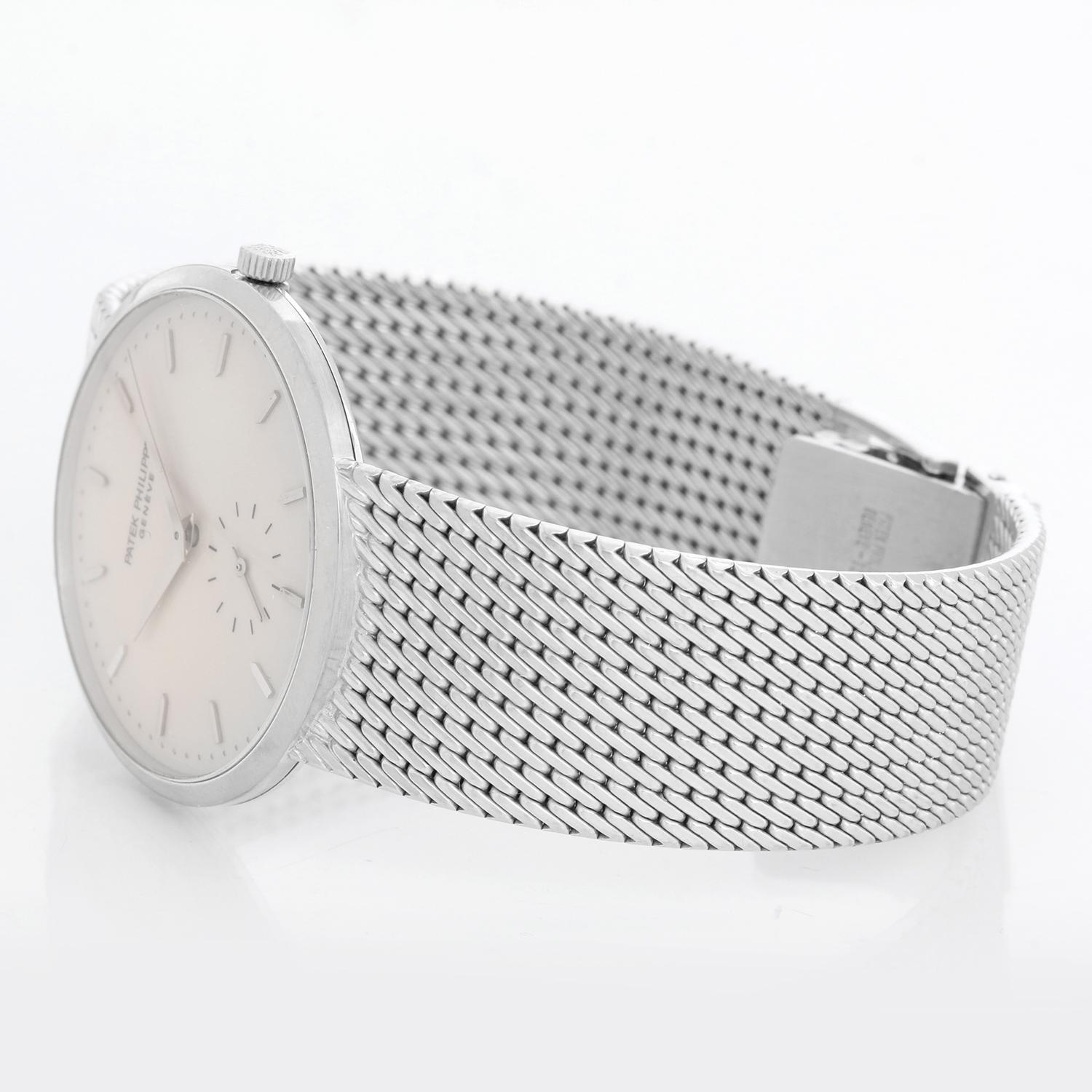 Patek Philippe Calatrava Men's 18k White Gold Watch. Ref. 3893 In Excellent Condition In Dallas, TX
