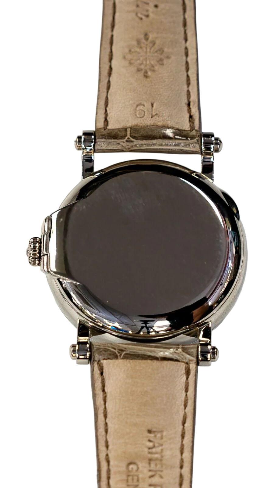 Stile impero Patek Philippe Calatrava Calendario Perpetuo Orologio da Uomo in Oro Bianco 5059G in vendita