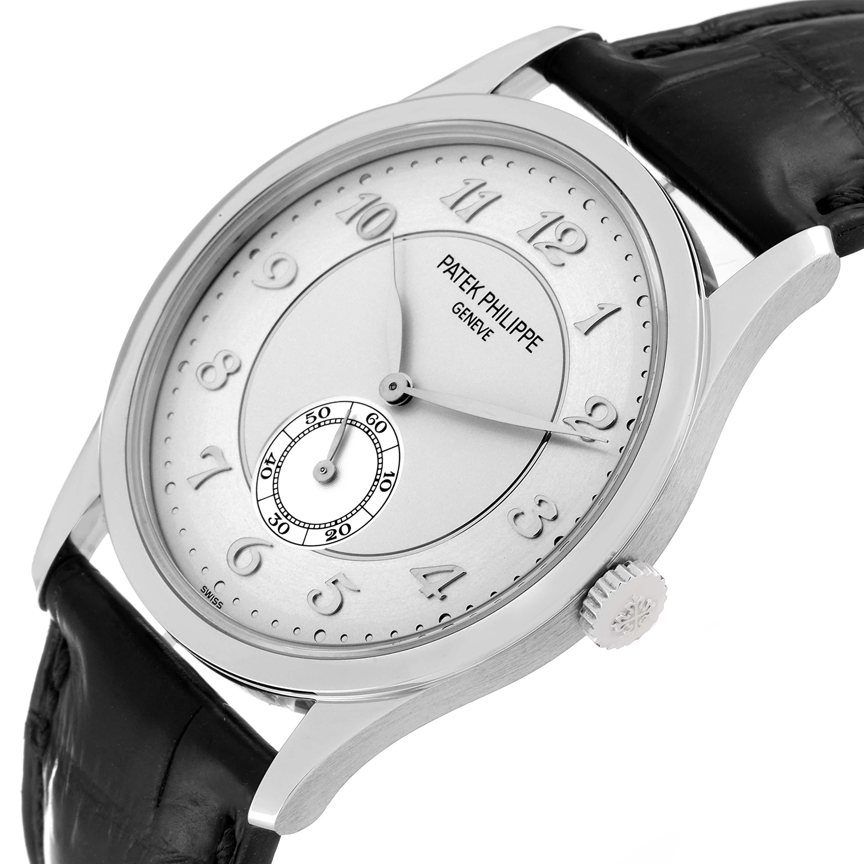 Patek Philippe Calatrava Platinum Mechanical Silver Dial Mens Watch 5196 Pour hommes en vente