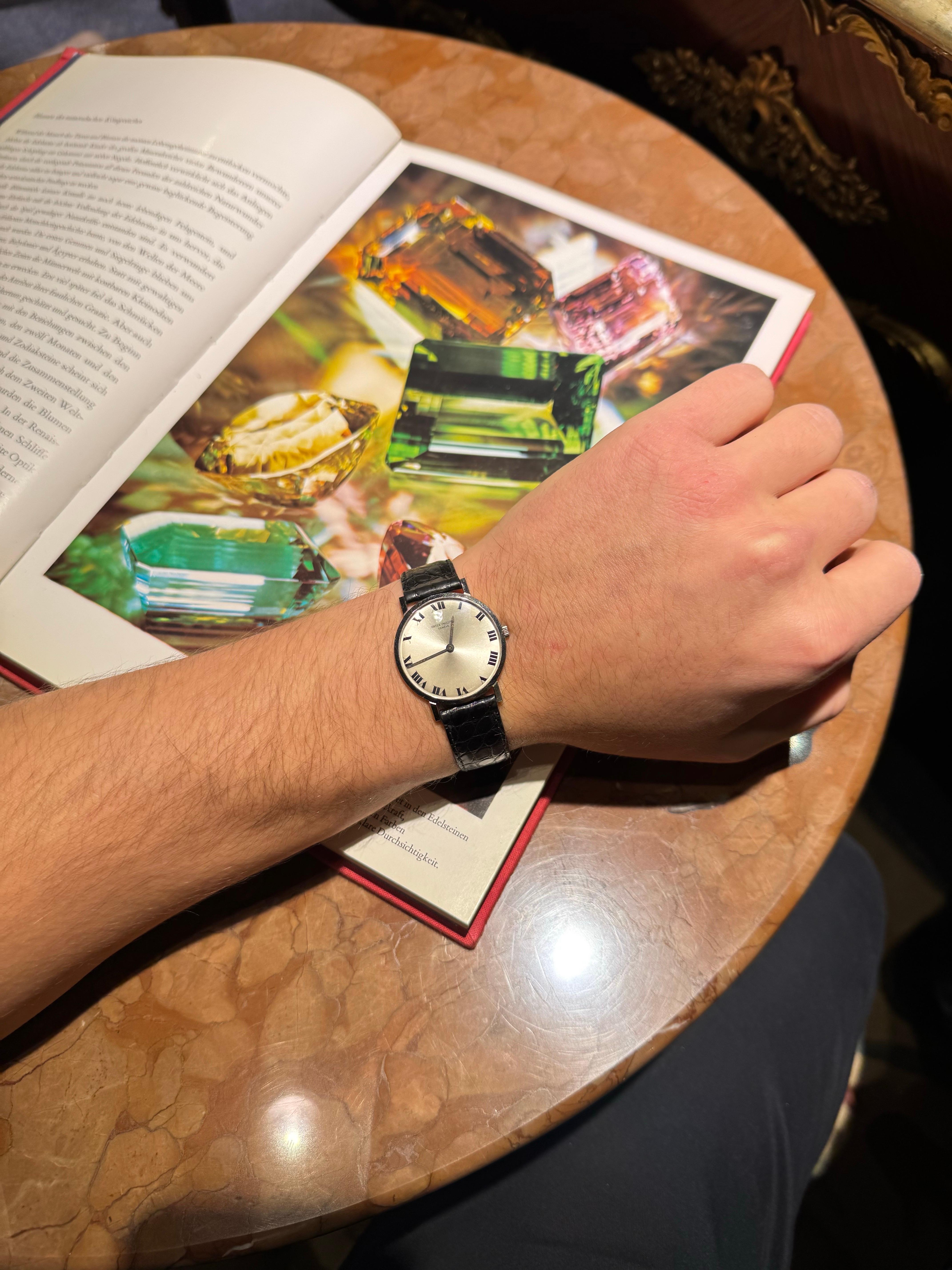 This elegant Patek Philippe vintage wristwatch features a 31mm round case crafted from 18K white gold. Powered by a manual winding movement, it exemplifies timeless sophistication and precision. The watch is paired with a classic leather strap and