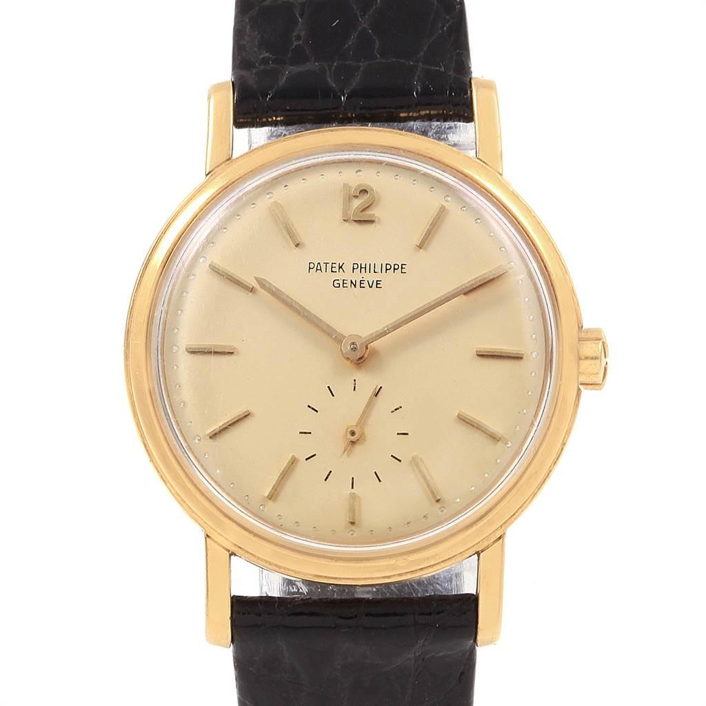 Patek Philippe Calatrava Vintage Yellow Gold Automatic Mens Watch 3435. Automatic self-winding movement. 18K yellow gold round case 34.0 mm in diameter, apostrophe-shaped lugs. Acrylic crystal. Cream dial with raised index hour markers, outer dot