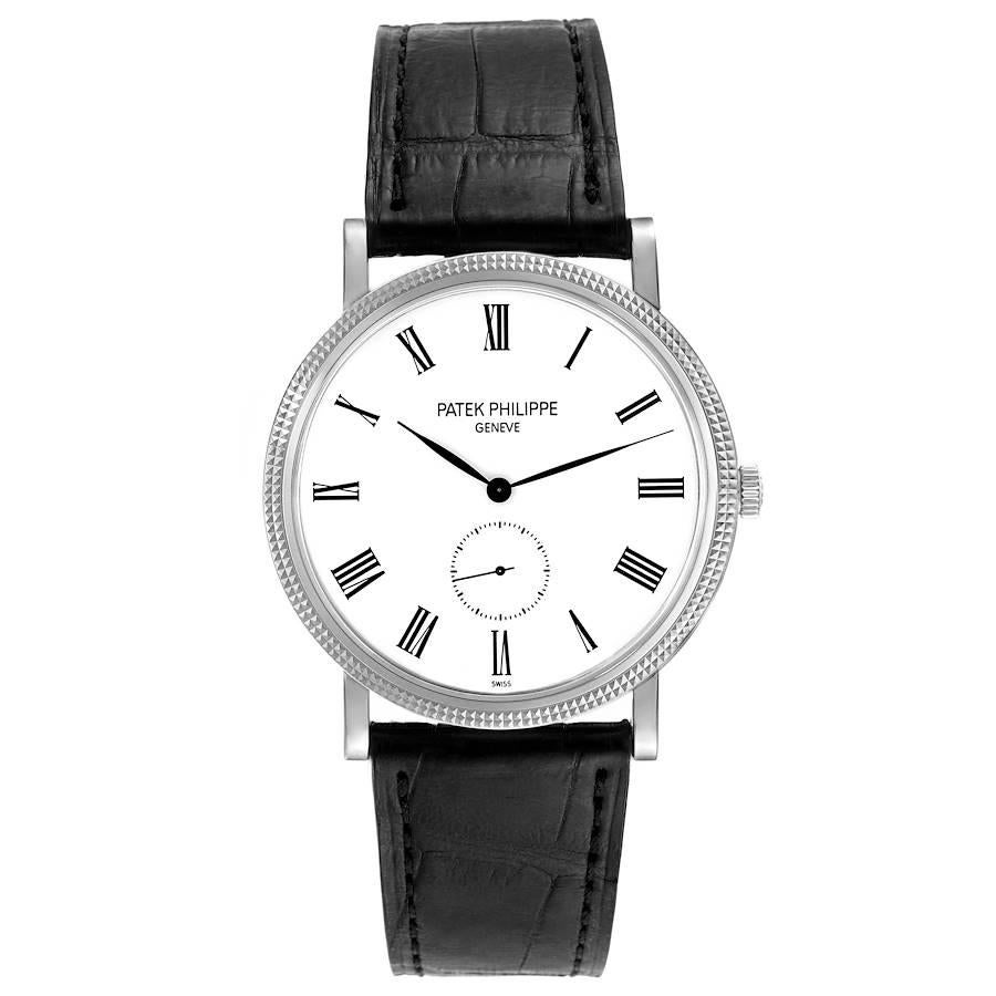 Patek Philippe Calatrava White Gold Black Strap Mens Watch 5119G Papers. Mouvement à remontage manuel. Boîtier en or blanc 18k de 36,0 mm de diamètre. Epaisseur du boîtier : 6,5 mm. Fond de boîtier d'exposition. Lunette hobnail en or blanc 18