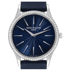 Patek Philippe Calatrava Damenuhr 4897, Weißgold, blaues Zifferblatt mit Diamanten