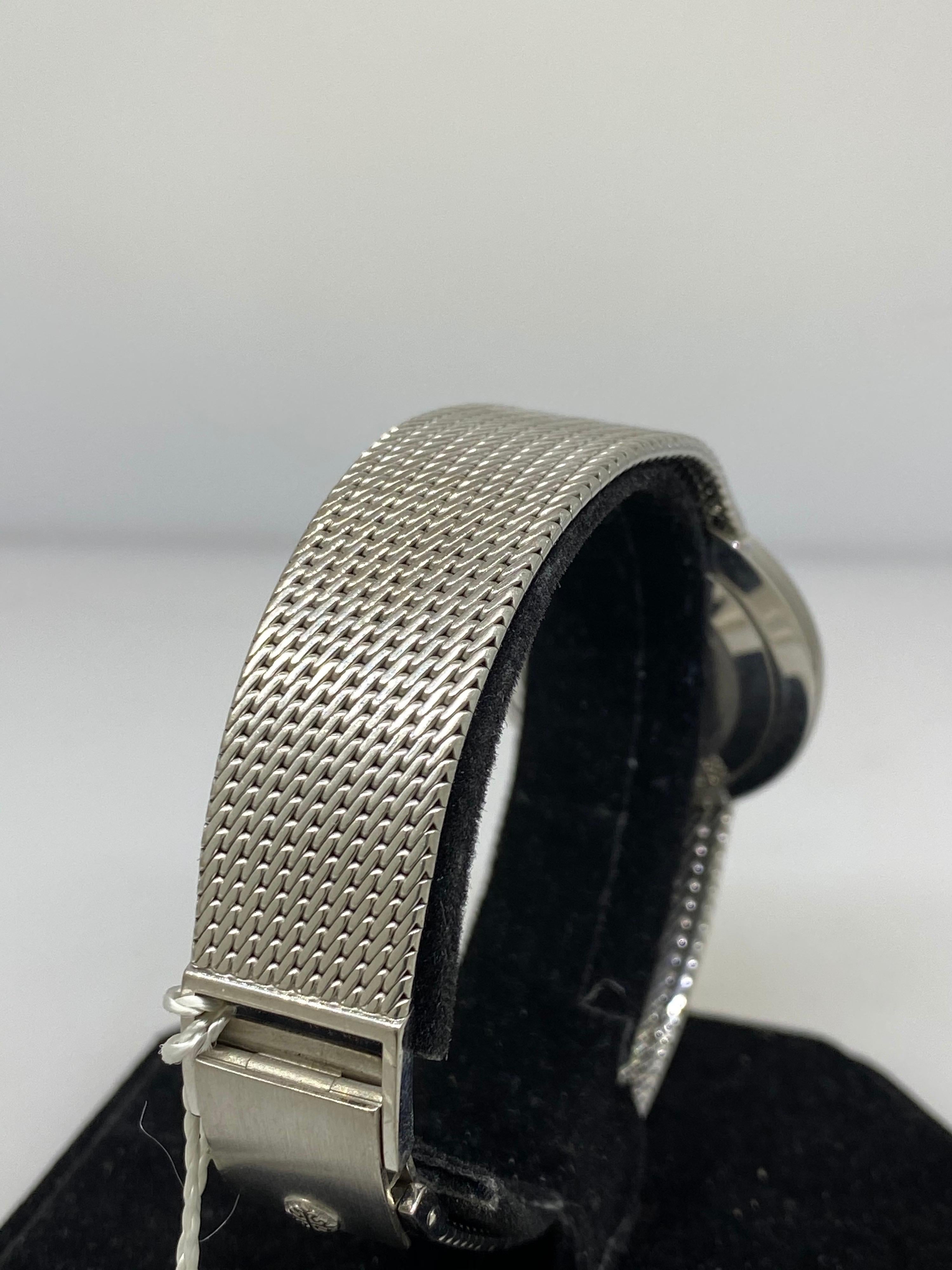 Patek Philippe Calatrava White Gold White Dial Bracelet Men's Watch 3919 In Excellent Condition For Sale In New York, NY