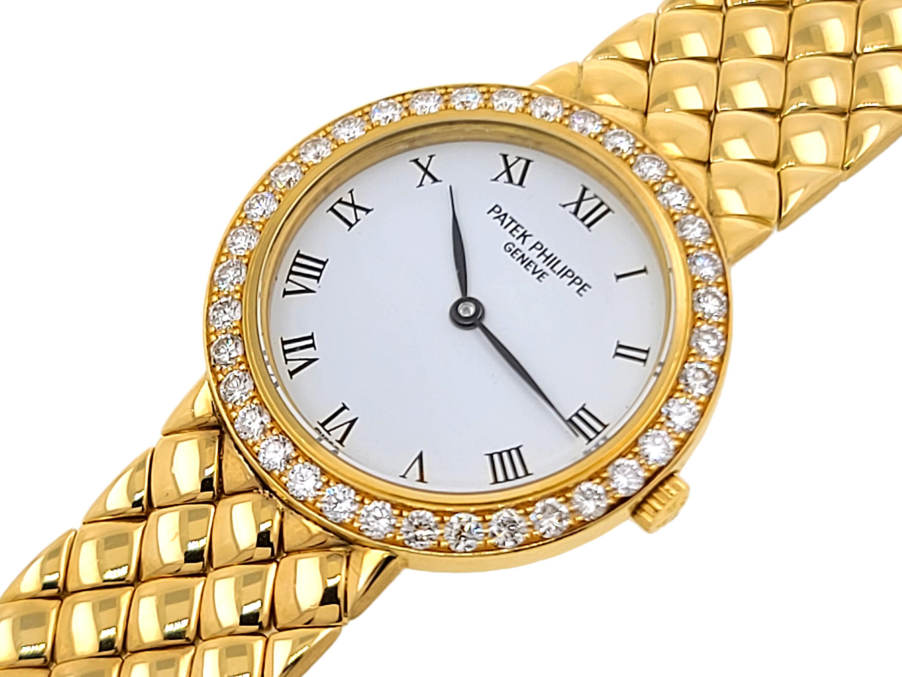 Patek Philippe Calatrava with 36 Diamonds Lady 4820/001 Full 750 18k Solid Gold In Excellent Condition In Neuilly-sur-Seine, IDF