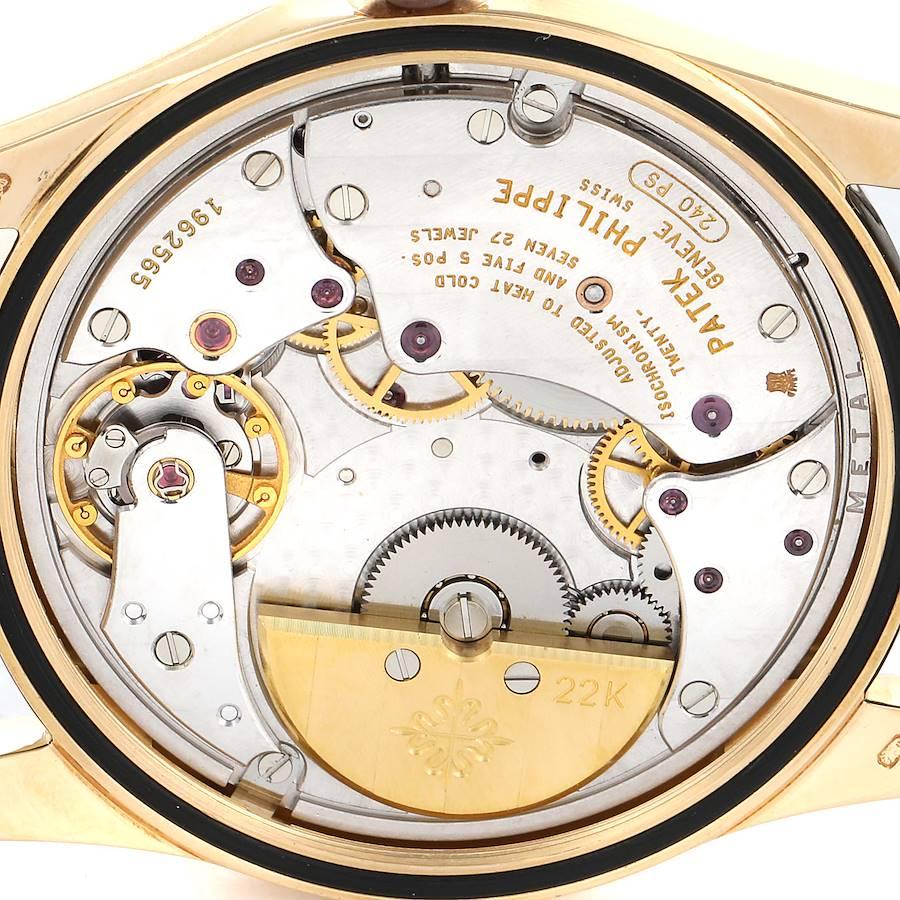 Automatik-Herrenuhr von Patek Philippe Calatrava, Gelbgold, schwarzes Zifferblatt 5000 im Angebot 3