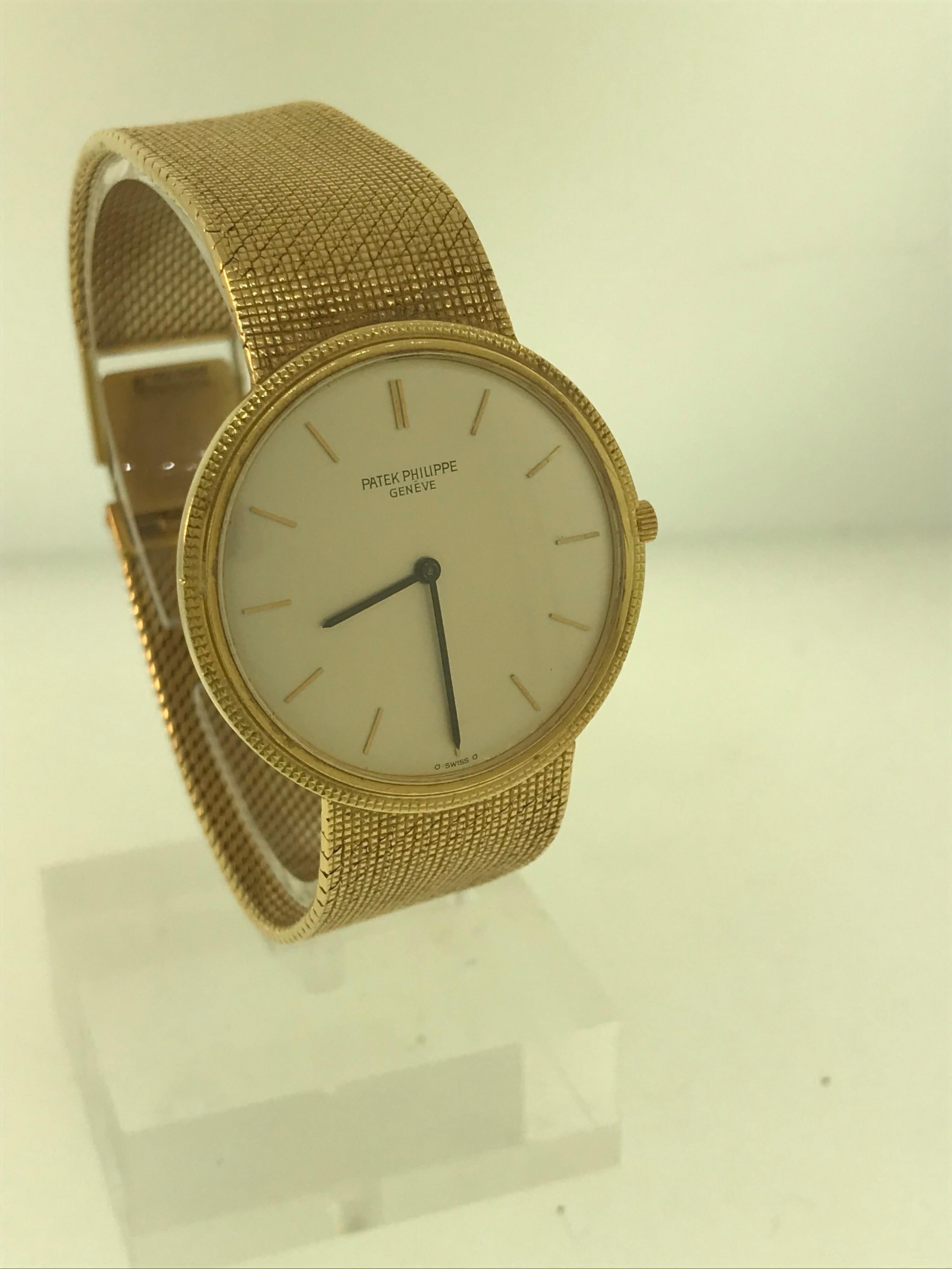 Patek Philippe Calatrava Yellow Gold Bracelet Silver Dial Men's Watch 3520DJ/1!! In Fair Condition For Sale In New York, NY