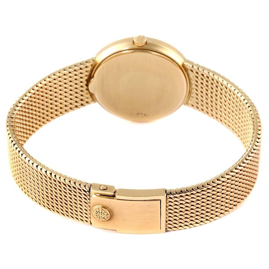 Damenuhr 4819, Calatrava Gelbgold, Hobnail-Lünette, von Patek Philippe im Angebot 5