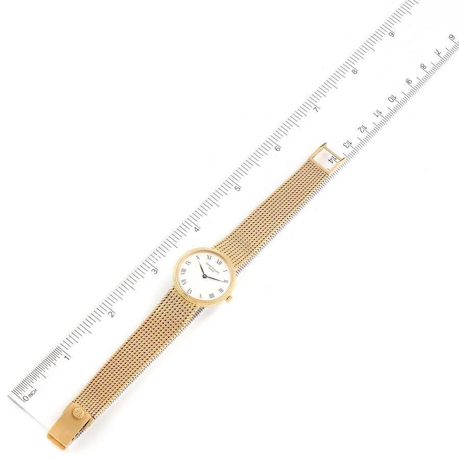 Damenuhr 4819, Calatrava Gelbgold, Hobnail-Lünette, von Patek Philippe im Angebot 6