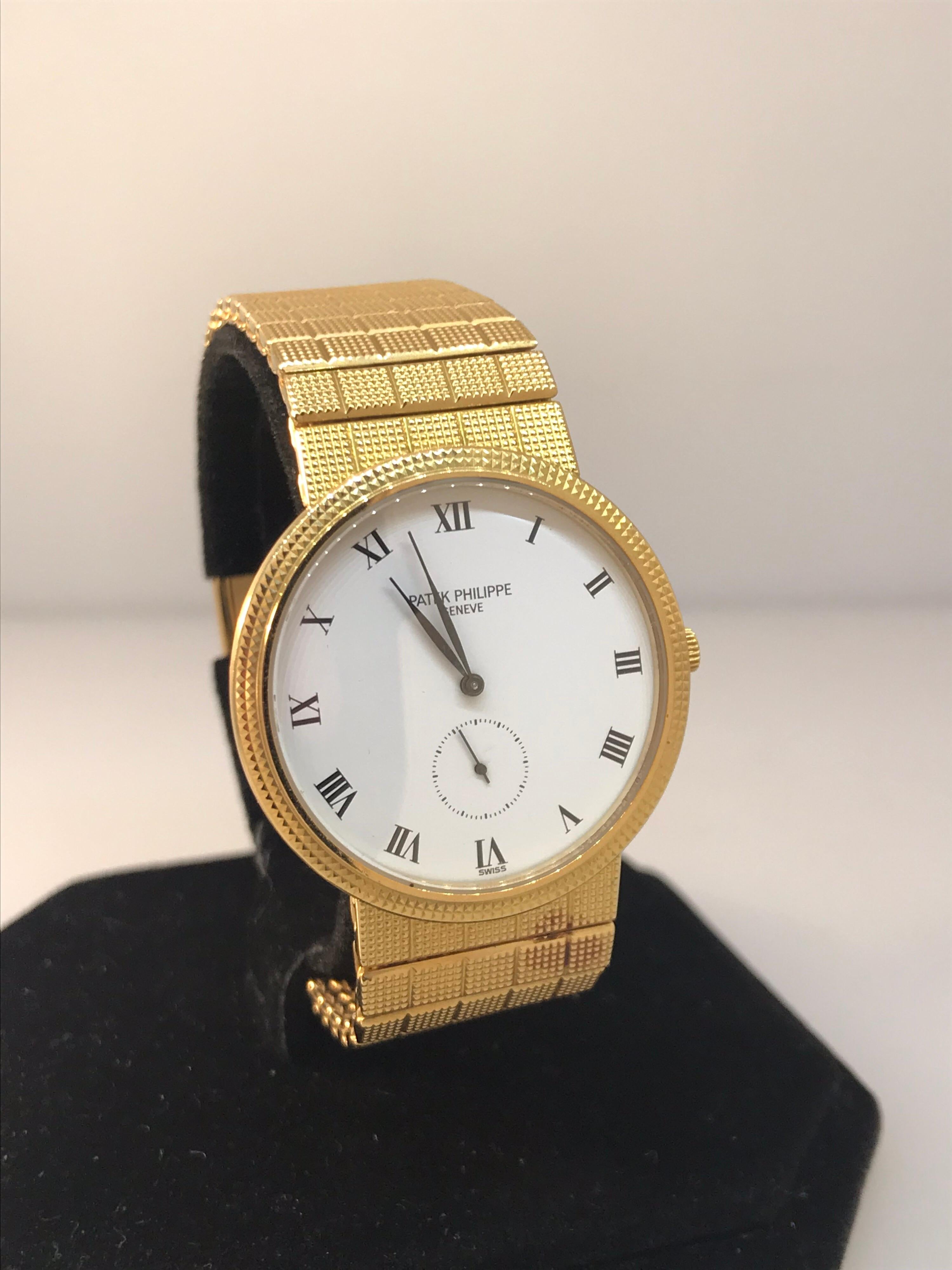 Patek Philippe Calatrava Men's Watch

Model Number: 3919/10

100% Authentic

Pre Owned in Excellent Condition

Comes with a generic watch box

18 Karat Yellow Gold Case & Bracelet

White Dial

Case Diameter: 33mm

Mechanical hand winding