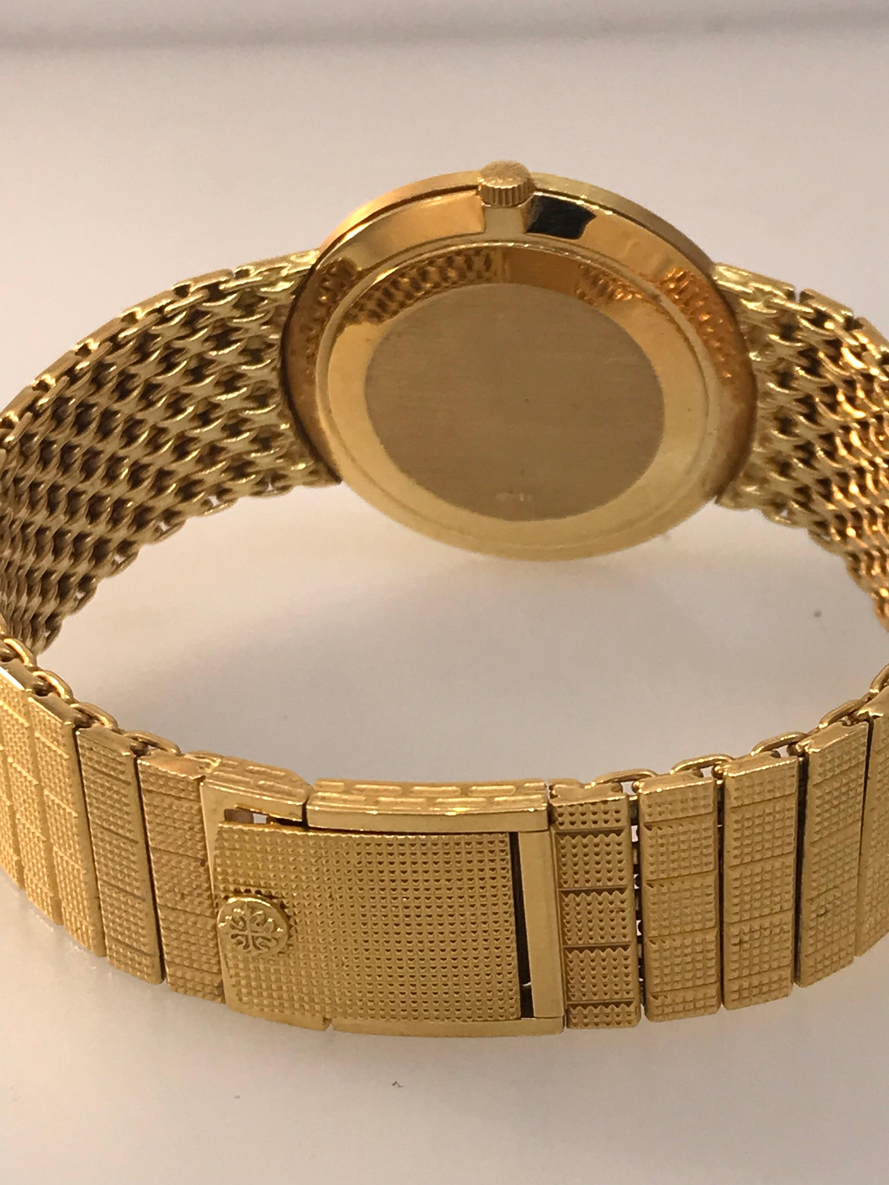 Patek Philippe Calatrava Yellow Gold Mechanical Men's Bracelet Watch 3919/10 For Sale 1