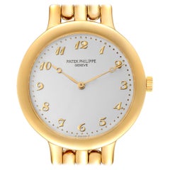 Herrenuhr mit arabischem Zifferblatt von Patek Philippe Calatrava in Gelbgold und Silber 3915