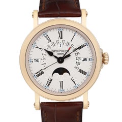 Montre à calendrier Patek Philippe en or jaune 18 carats avec cadran en opaline argentée 5159J-001