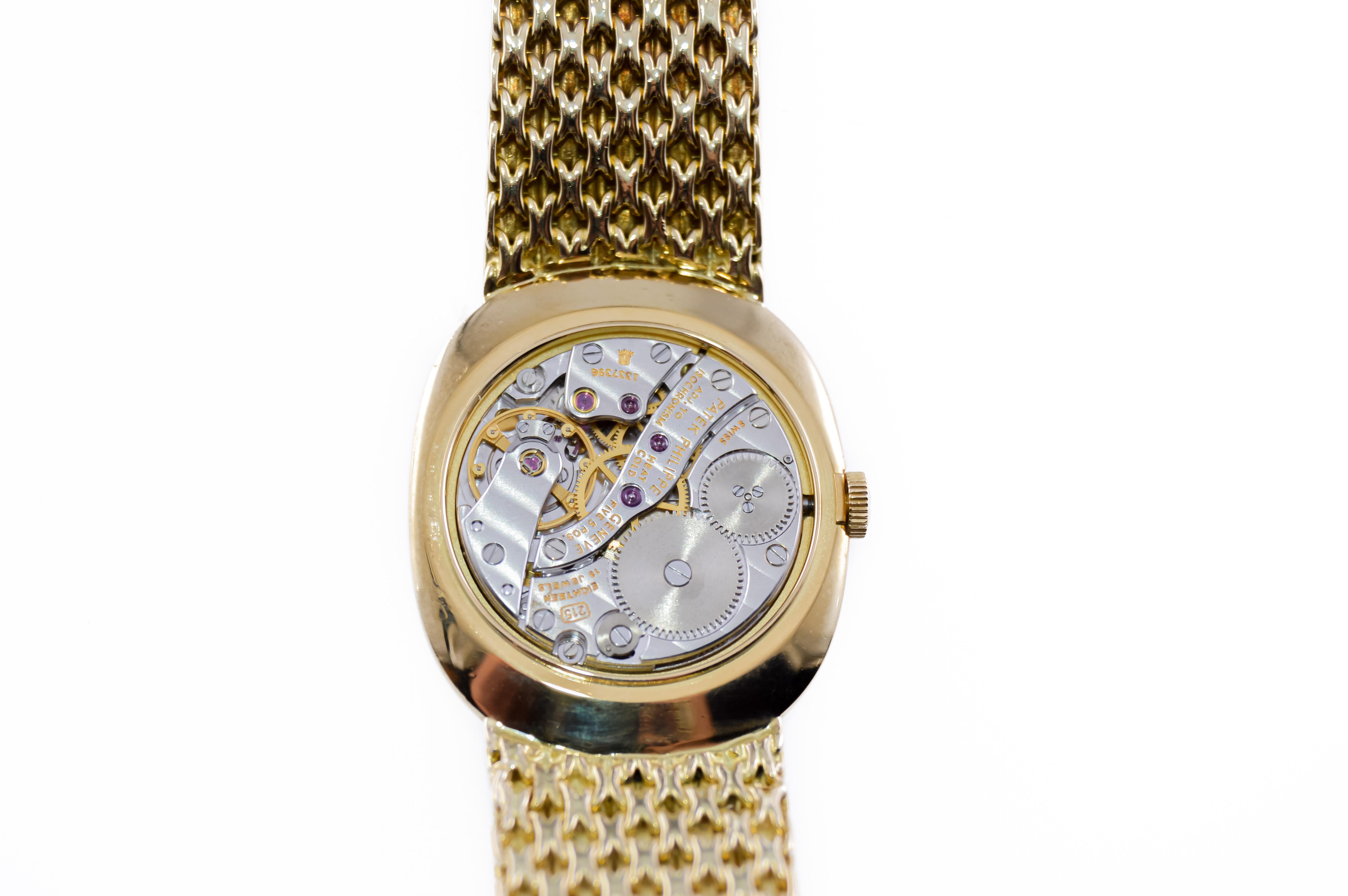 Patek Philippe & Cie. 18 Karat Yellow Gold Ladies Bracelet Watch, circa 1980s For Sale 4