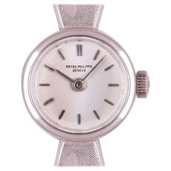 Patek Philippe Montre de cocktail vintage pour femme en or blanc 18 carats avec cadran en argent 3266/18