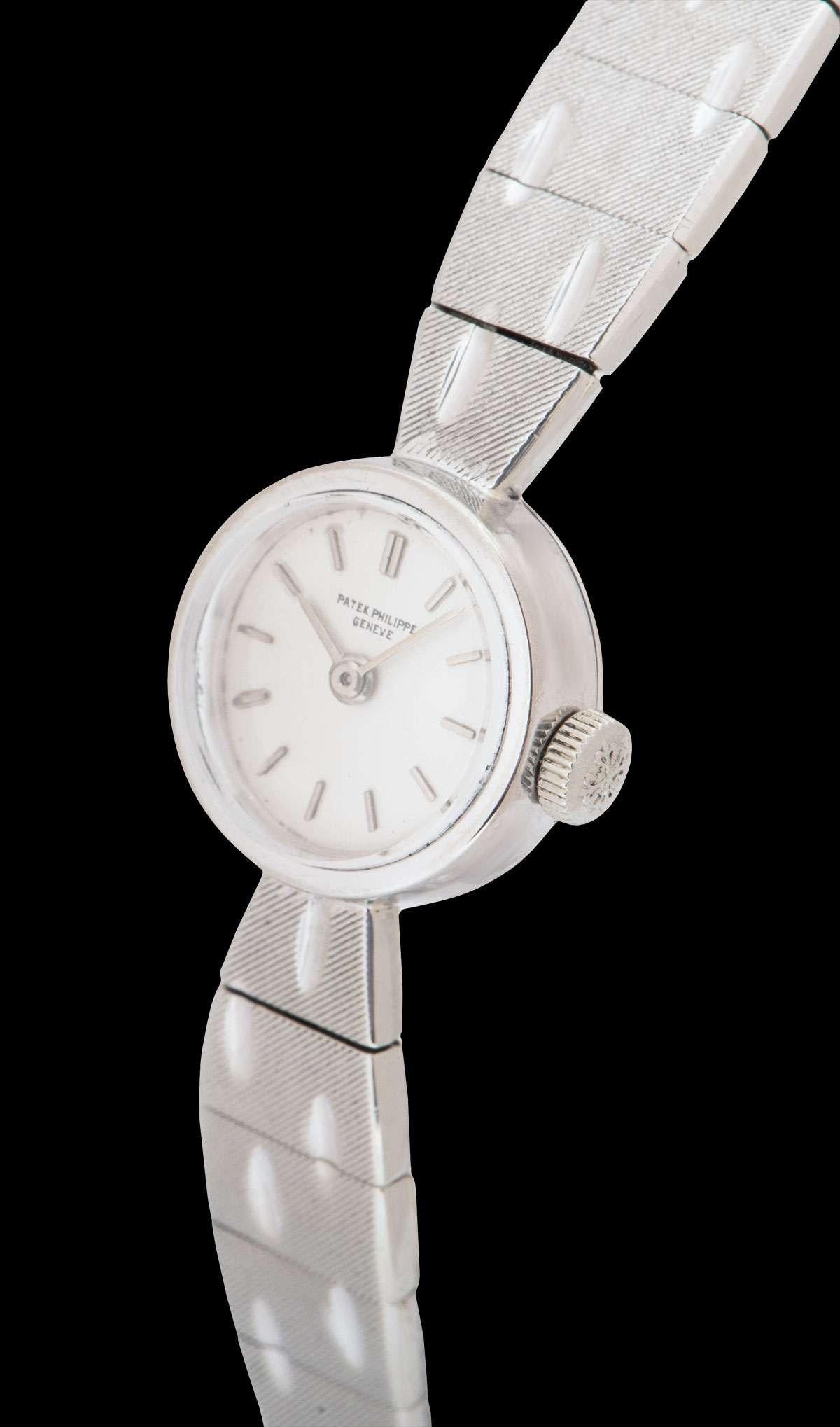 An 18k White Gold Cocktail Vintage 15mm Ladies Wristwatch, silver dial with applied hour markers, a fixed 18k white gold bezel, an 18k white gold bracelet with an 18k white gold jewellery style clasp, sapphire glass, manual wind movement, in