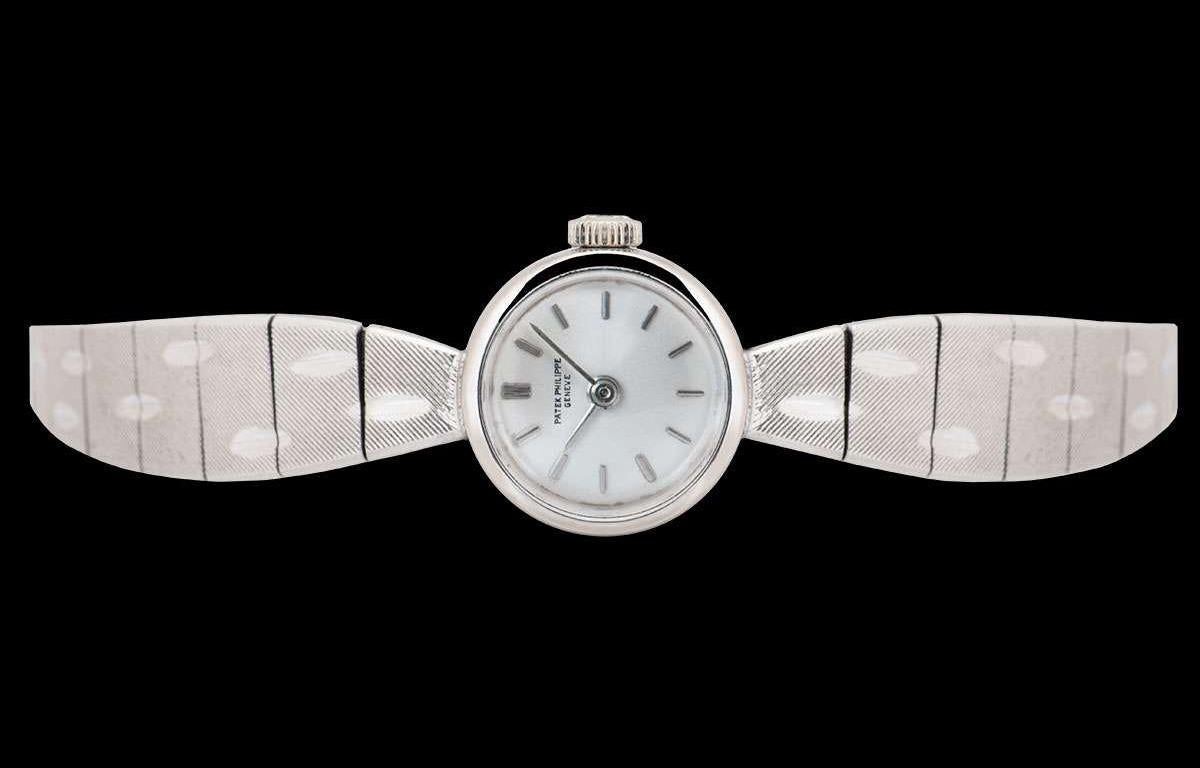 Patek Philippe Cocktail Vintage Ladies 18 Karat White Gold Silver Dial 3266/18 In Excellent Condition In London, GB