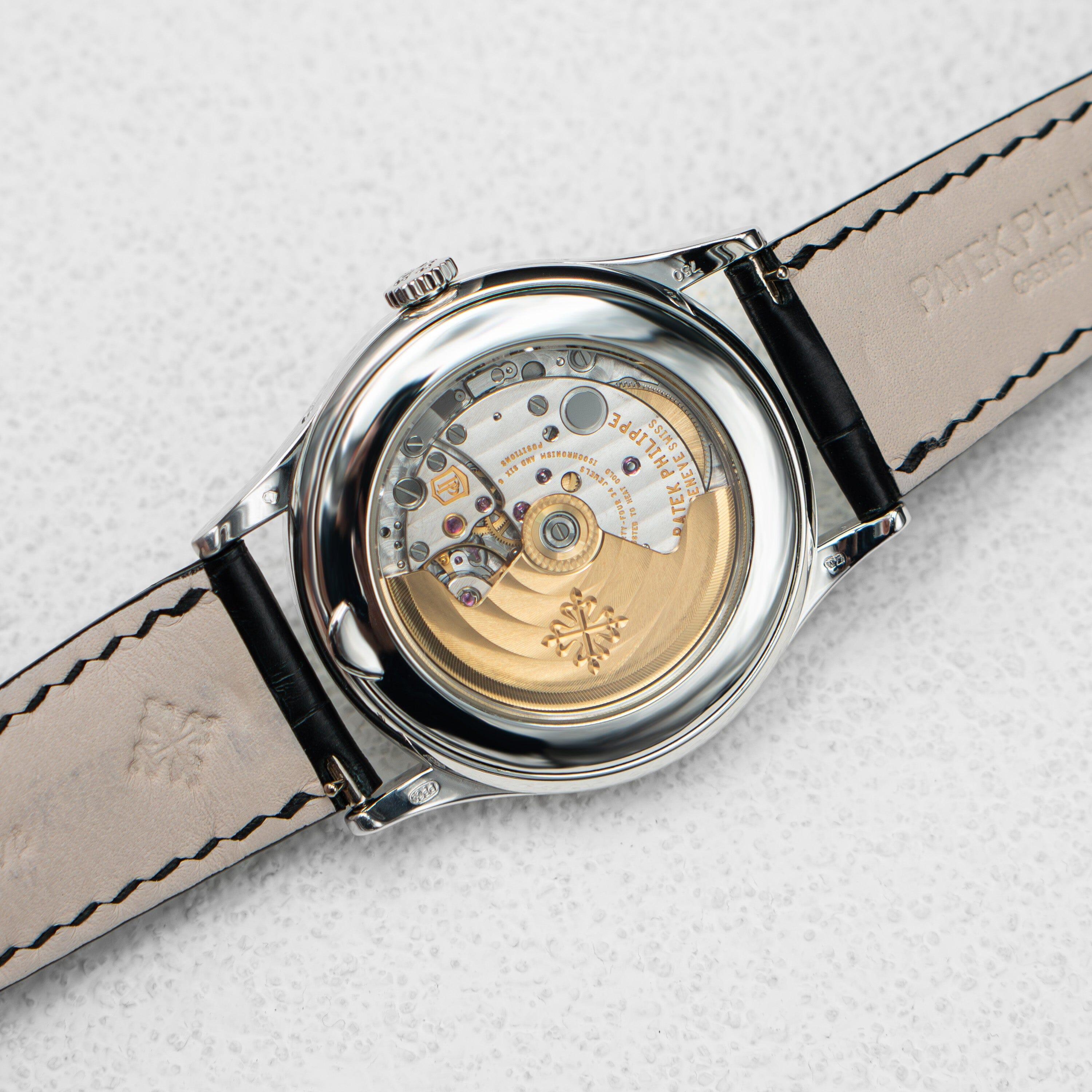 Patek Philippe Komplikationen 5396G-011 Silber Zifferblatt Herrenuhr Box Papiere im Angebot 1