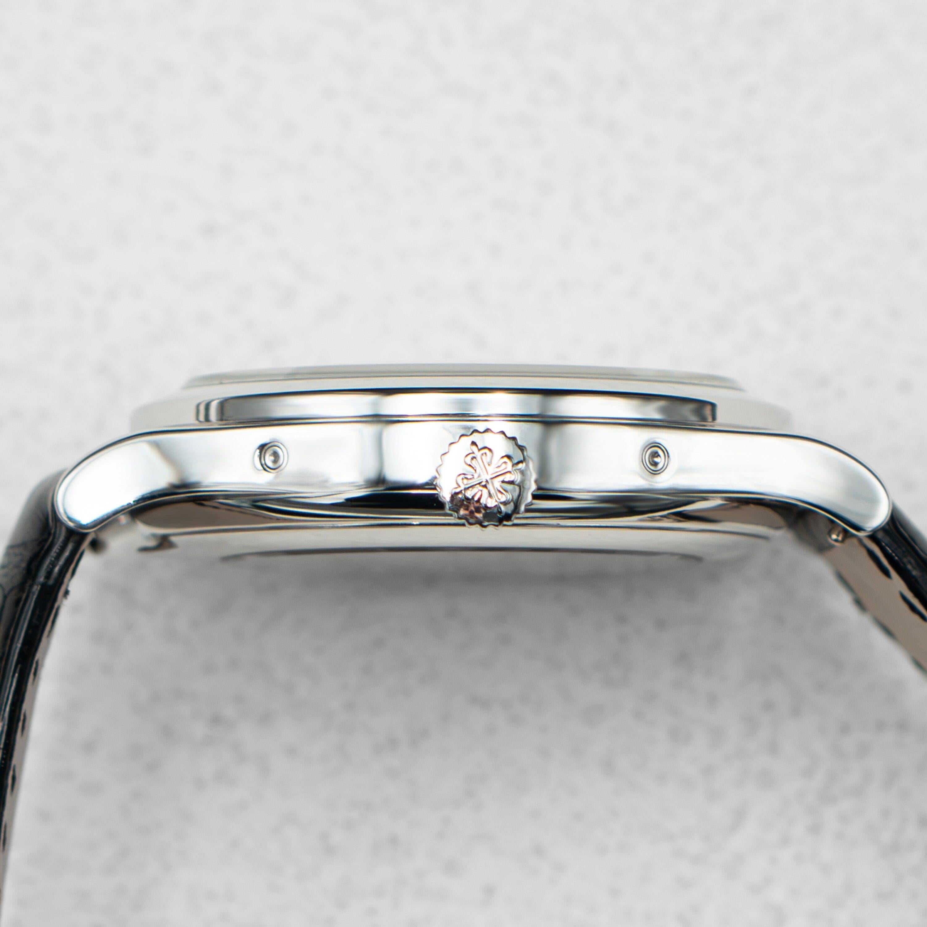 Patek Philippe Komplikationen 5396G-011 Silber Zifferblatt Herrenuhr Box Papiere im Angebot 2